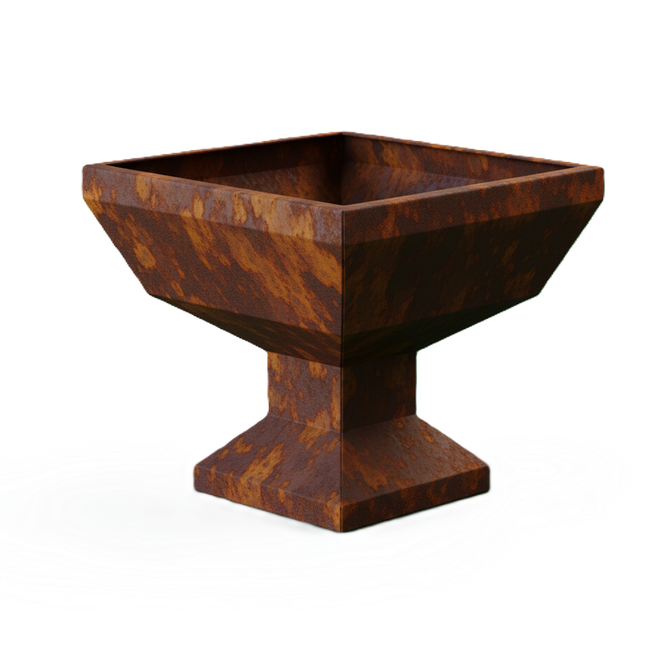 "Fioriera 'Keystone' in acciaio Corten con una base quadrata che si espande verso l'alto in un ampio bacino dalla forma geometrica e definita."