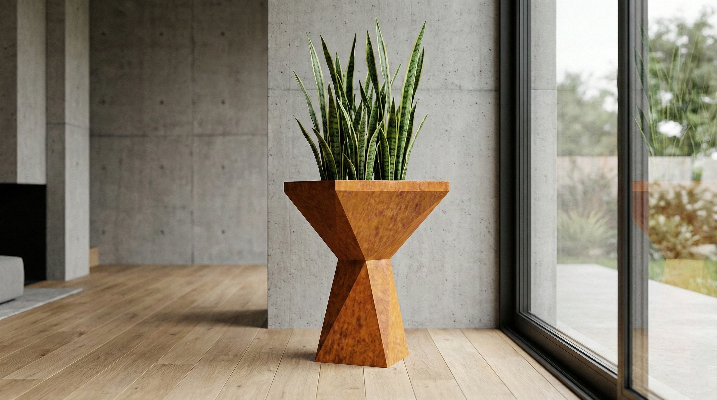 Vaso alto da interno Capital in Corten con cactus, fioriera di design stile industriale per loft, open space e salotti moderni.