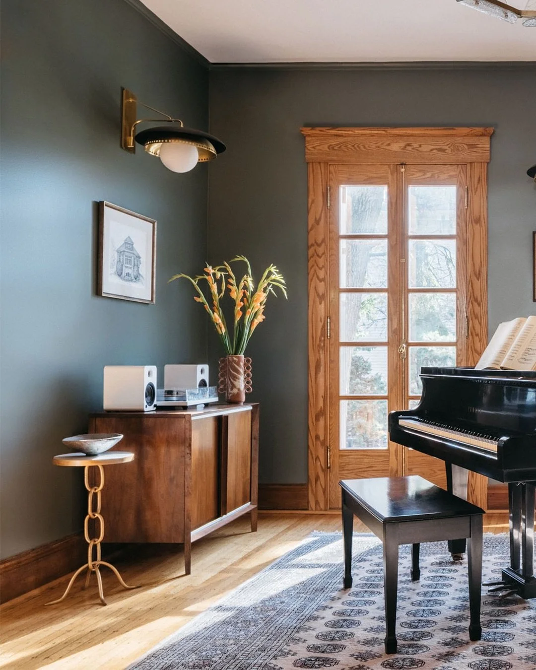 When that @farrowandball Green Smoke hits juuuust right💚

📷 @margaretrajic 
Styling @studio_officer