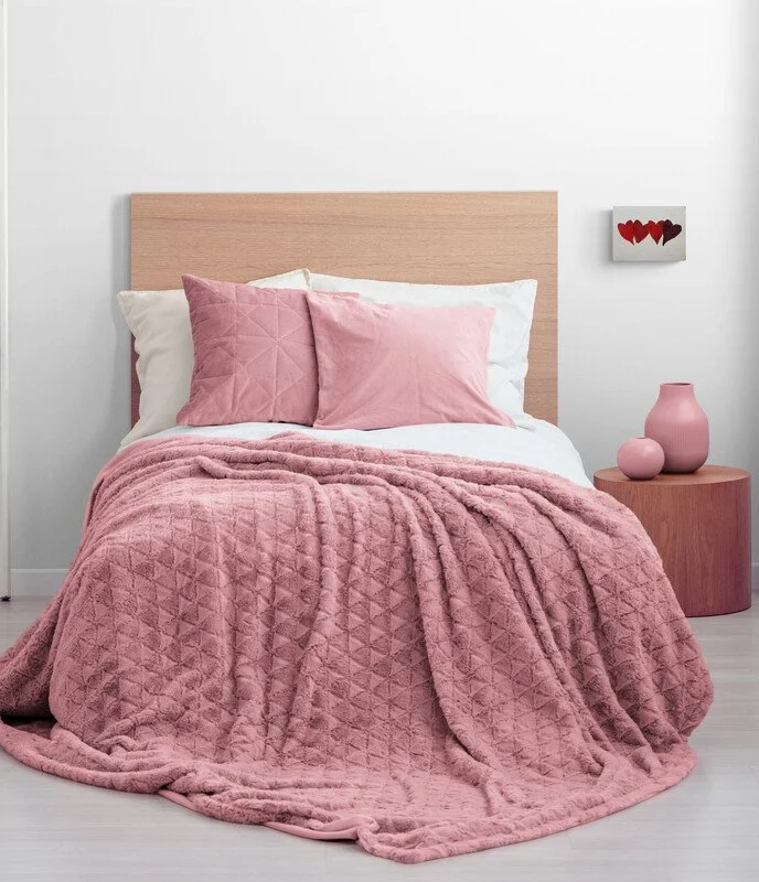 comfy-scandinavian-style-bedroom.jpg