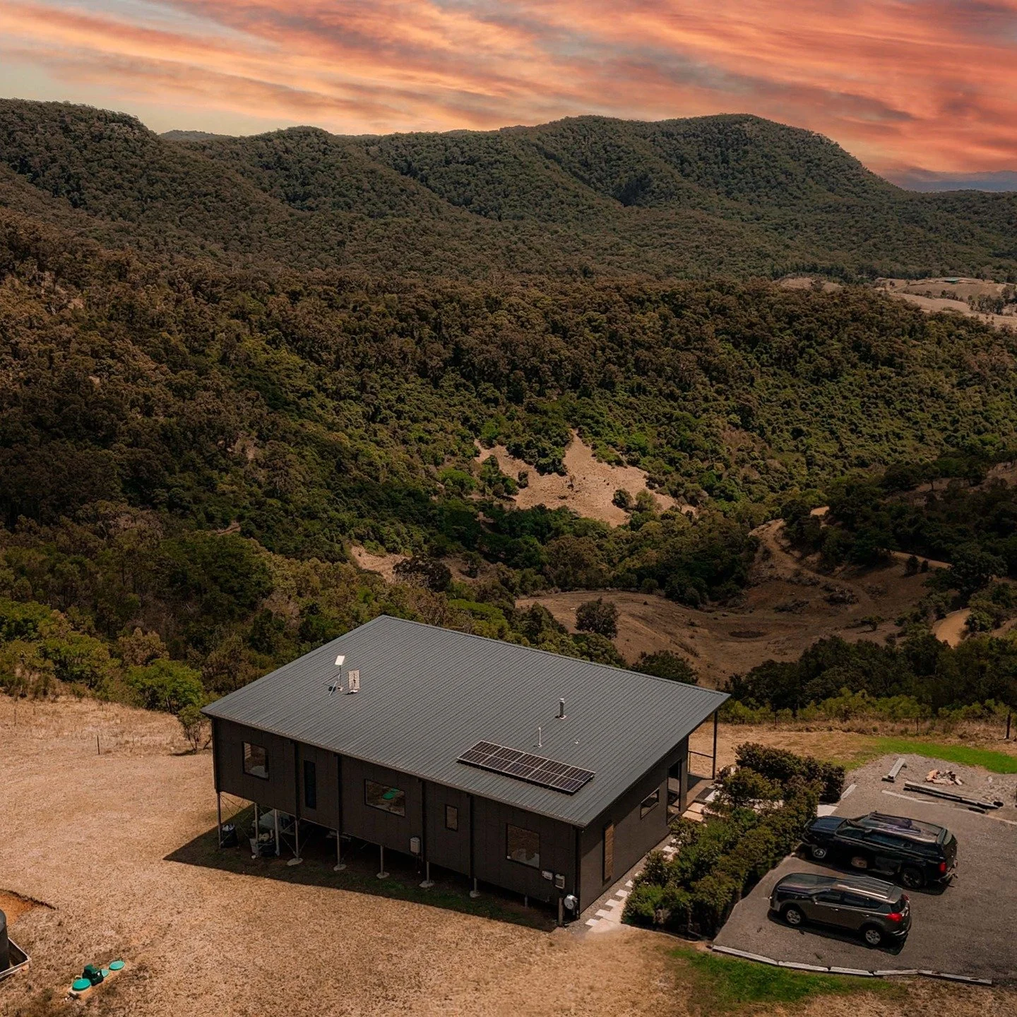 A private escape above the valley ✨
Pokolbin Mountain Estate.

📷 @josephgmedia