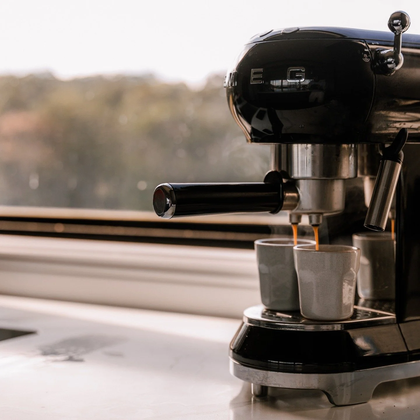 Mornings begin slowly here ✨

Coffee, light, and the valley waking up around you.