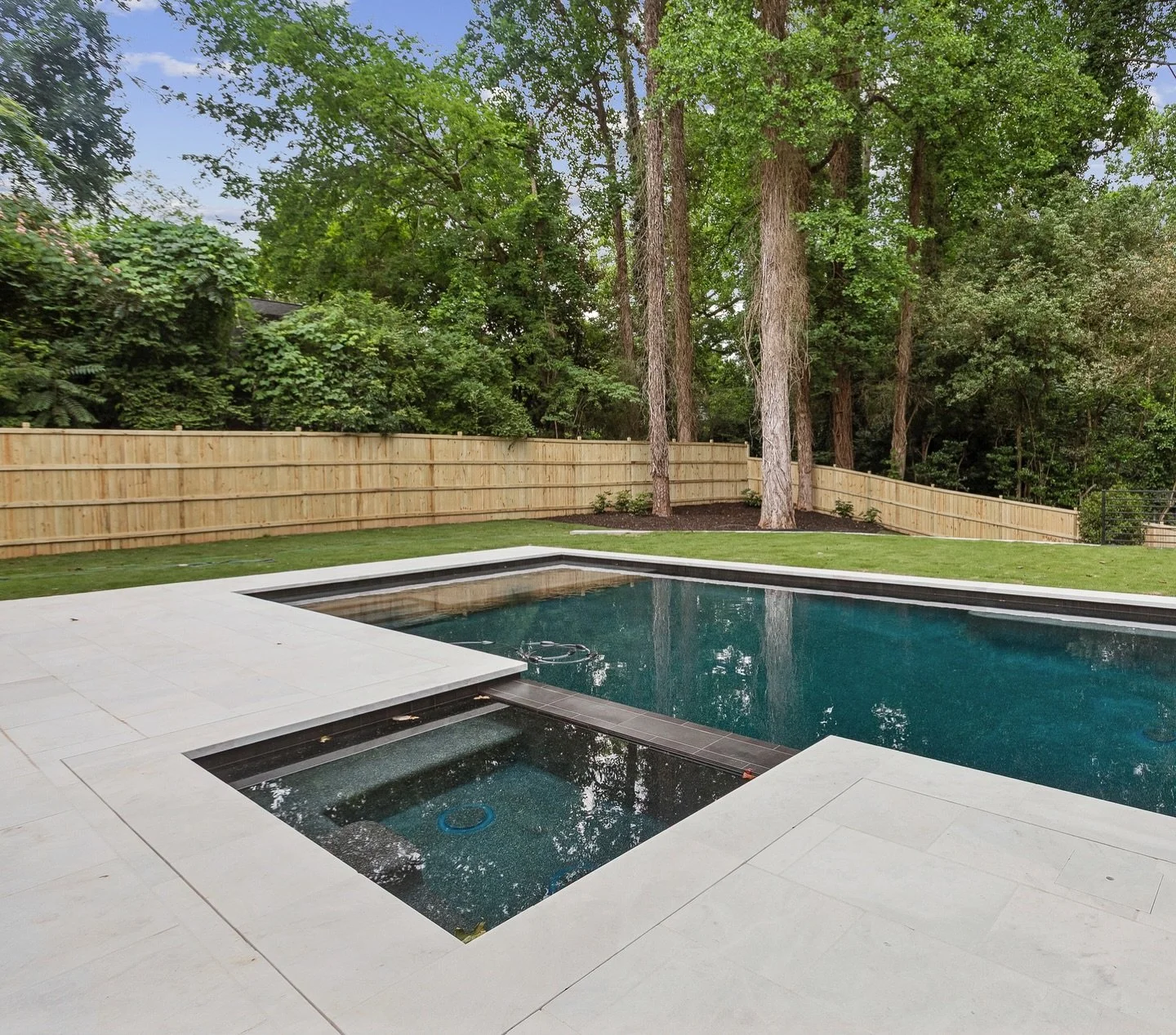 Summer starts here☀️
&bull;
&bull;
#feinbrookconstruction #atlantahomebuilders #luxuryhomes #residentalbuilding #customhomes