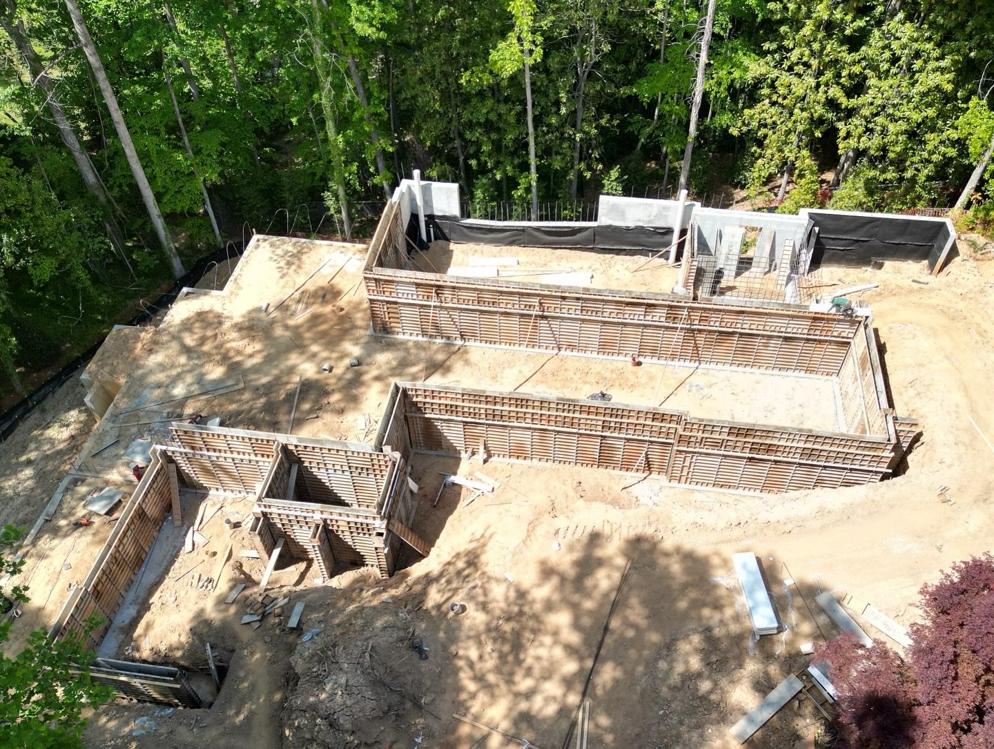 Getting started on a new custom home, the build is underway. Excited to watch this one come to life! 
&bull;
&bull;
#feinbrookconstruction #atlantacustomhomes #atlantahomebuilders #luxuryhomes #residentalbuilding