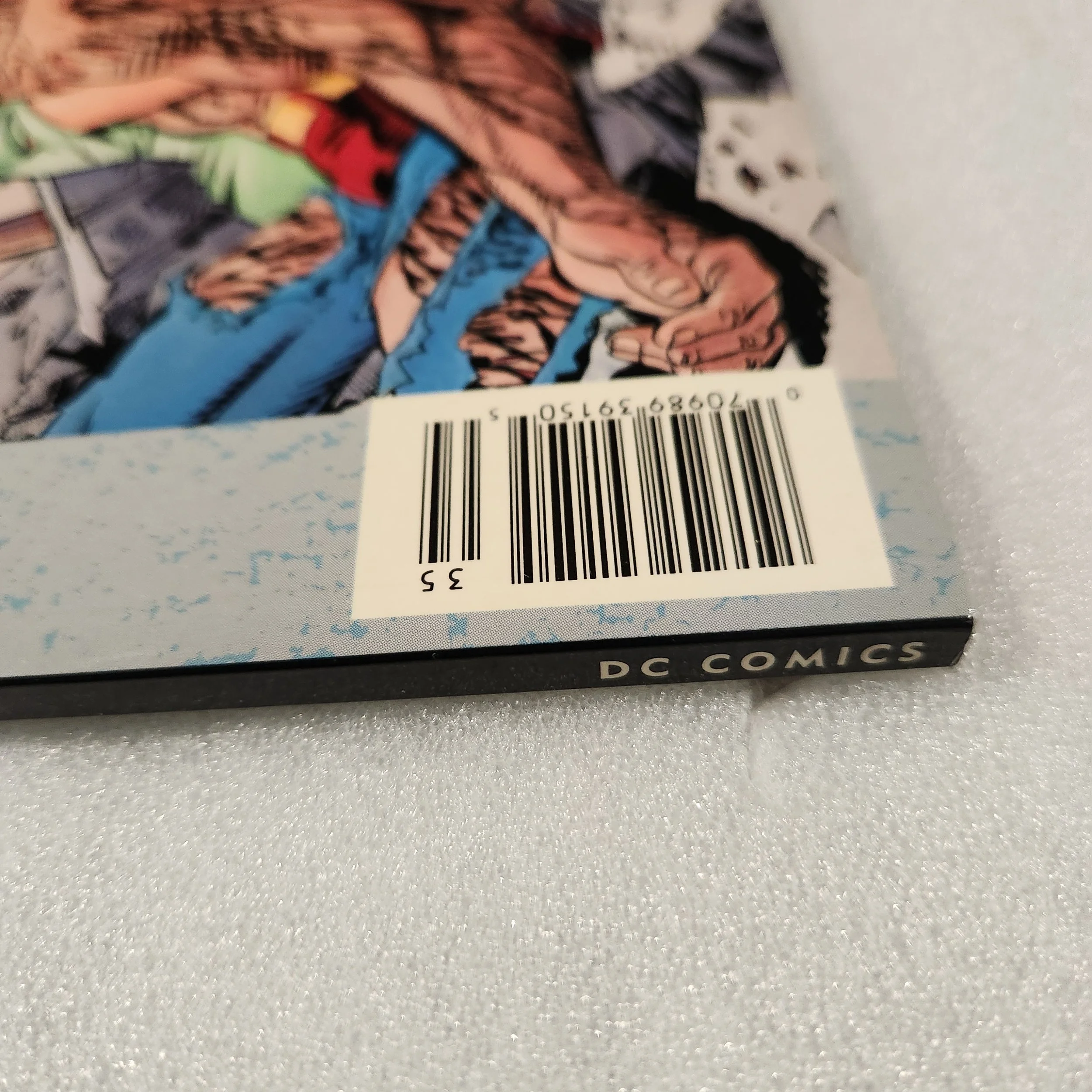 dc-comics-the-death-of-superman-red-logo-mint-condition-05 (1)20260119-184058.jpg