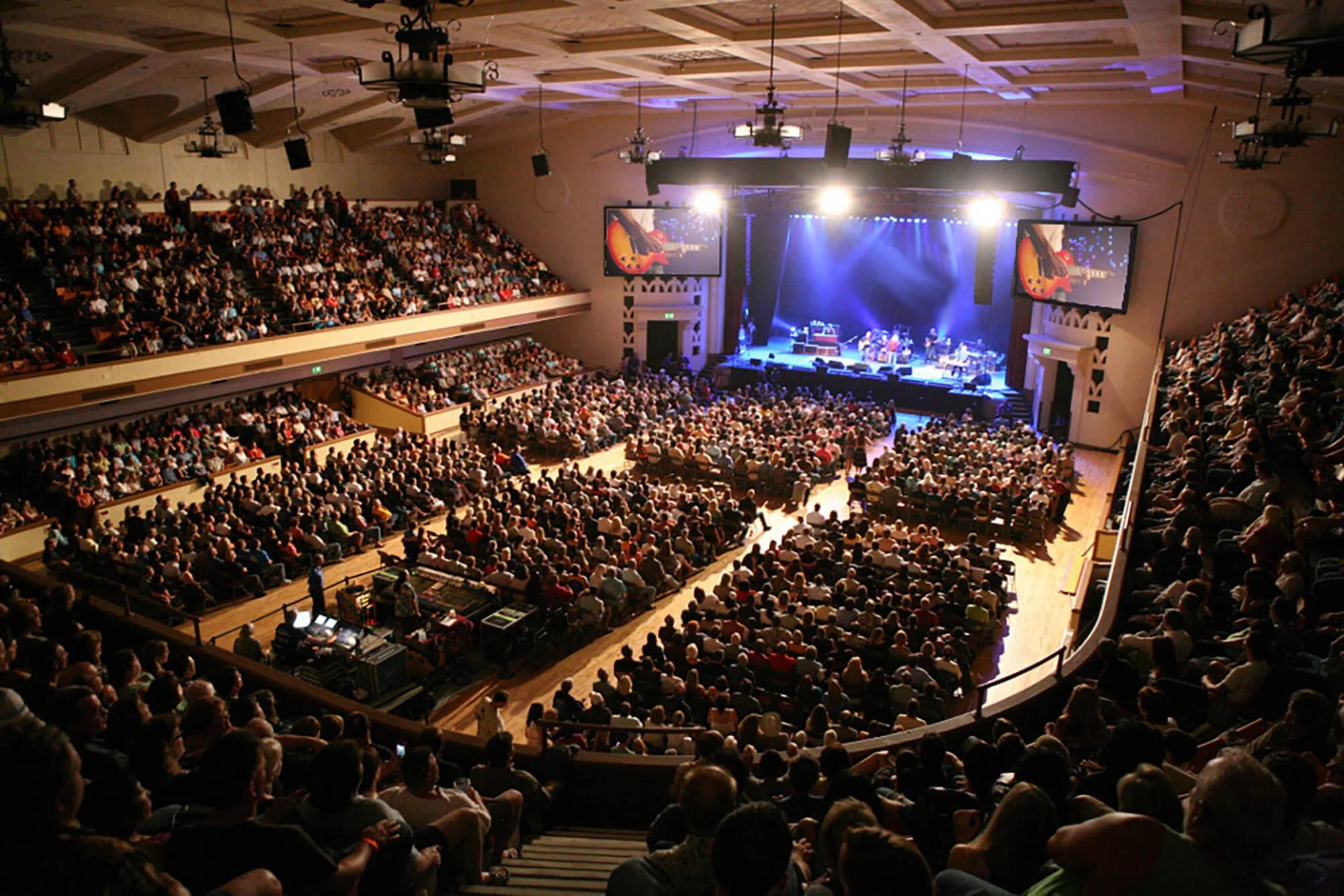 The Shalleck Collaborative adapted and upgraded the 3,300-seat San Jose Civic Auditorium to better support large-format professional popular entertainment.