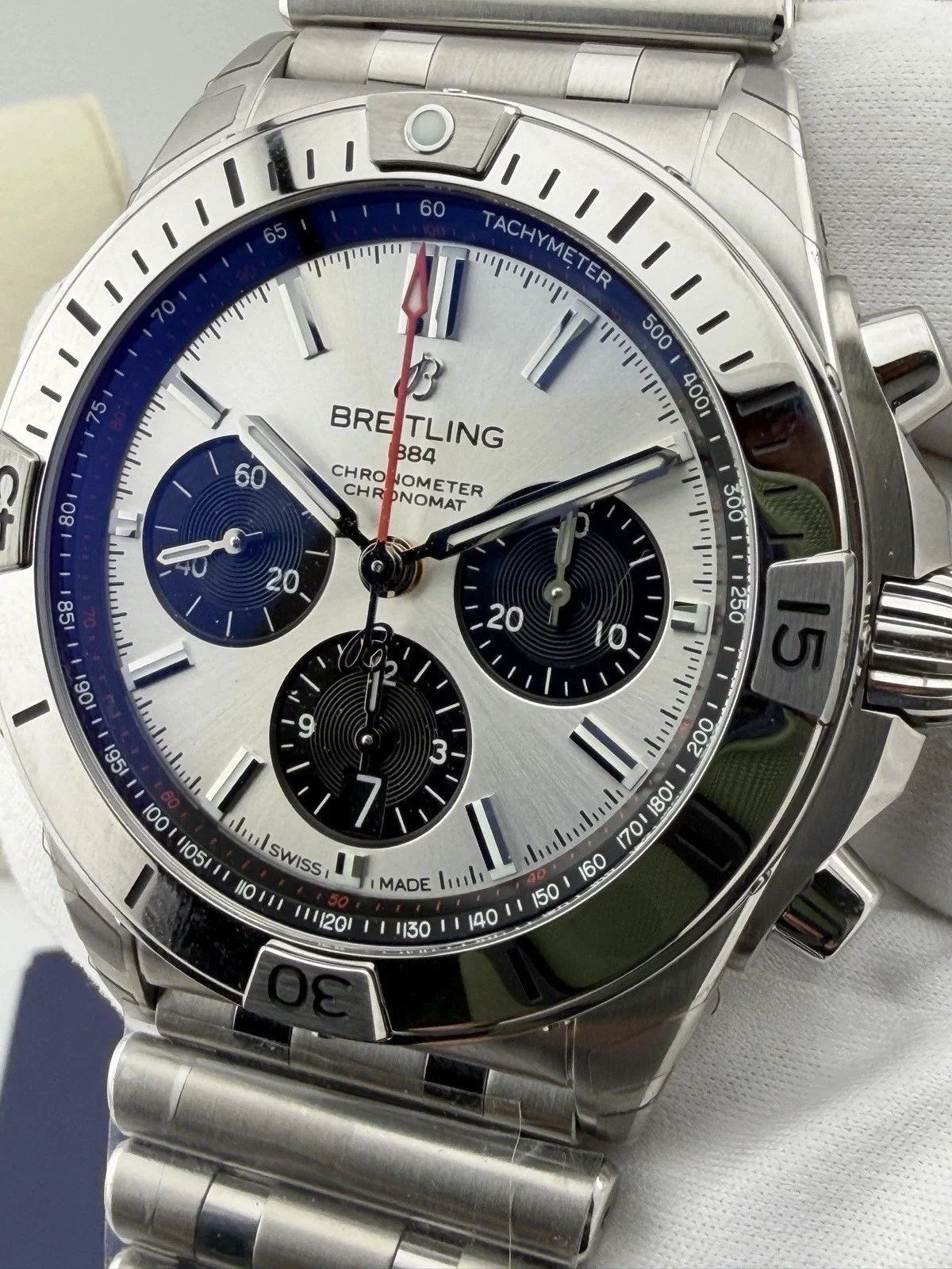 158096047719-01.jpg
