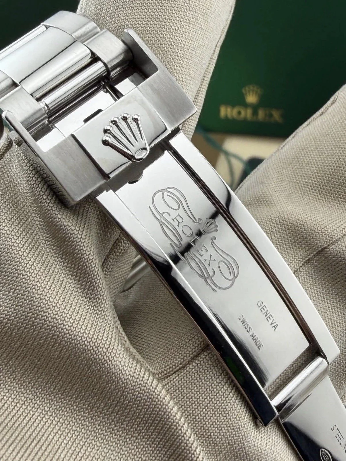 158023525156-07.jpg