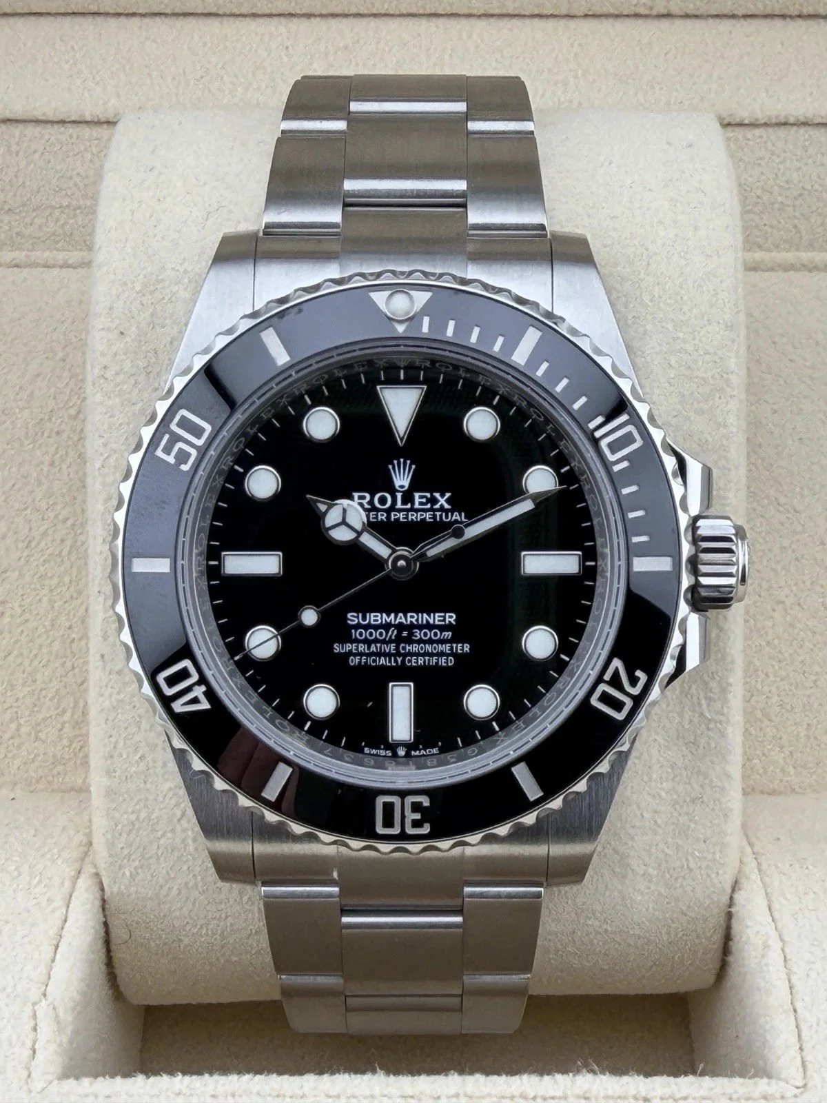 158003069927-02.jpg