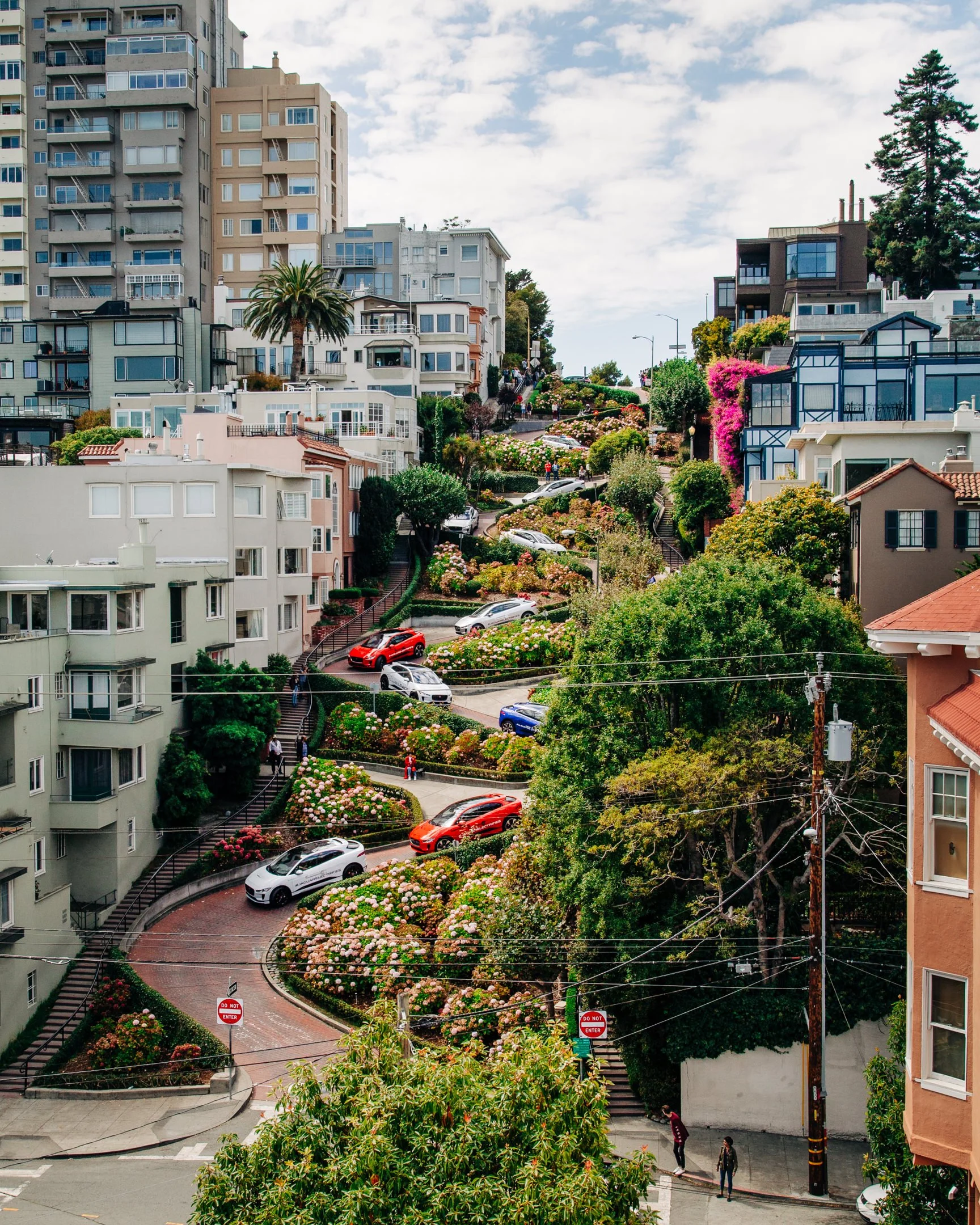 Jaguar I-PACE Convoy