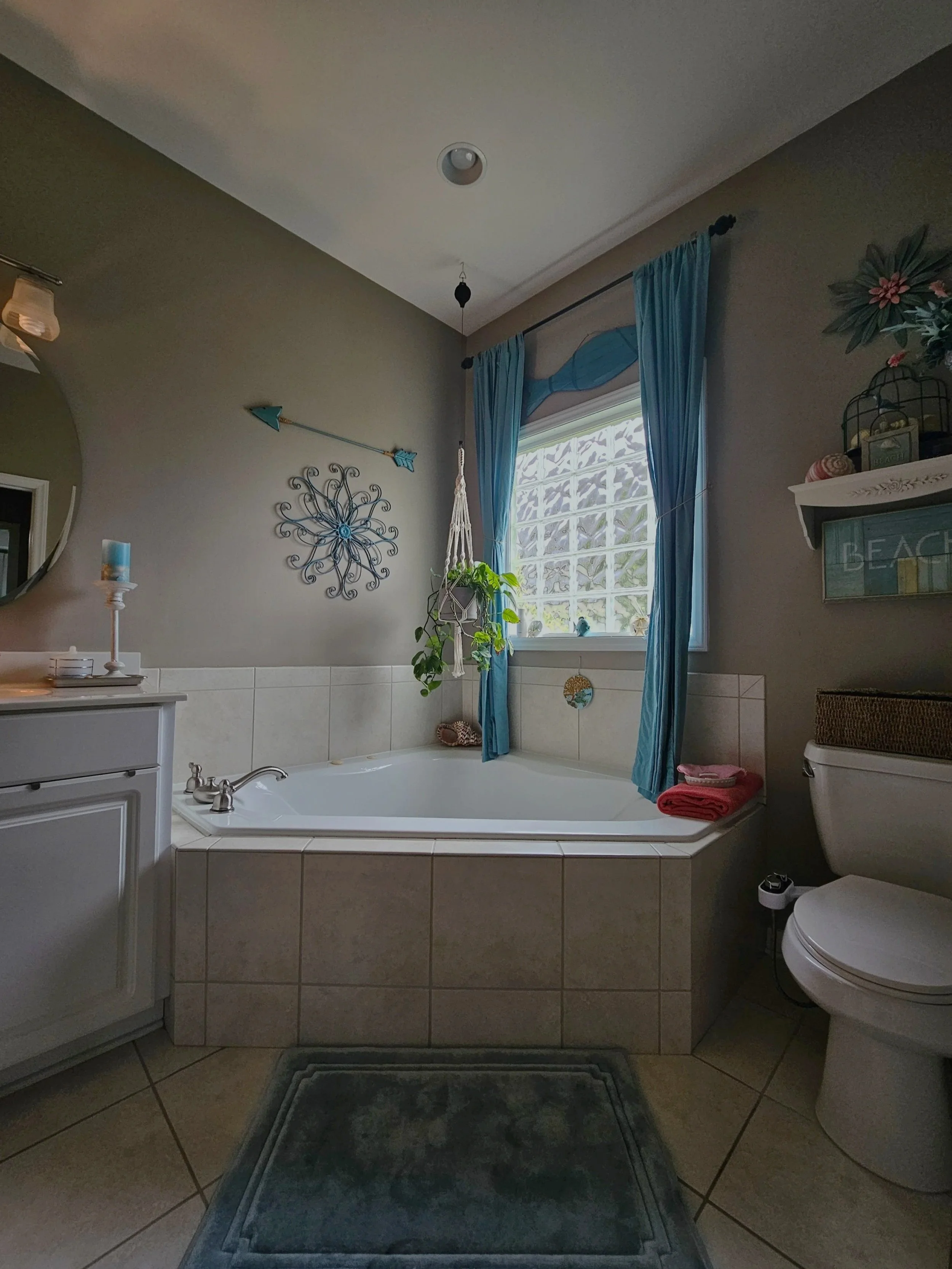 Detail-cleaned bathroom in coastal North Carolina home