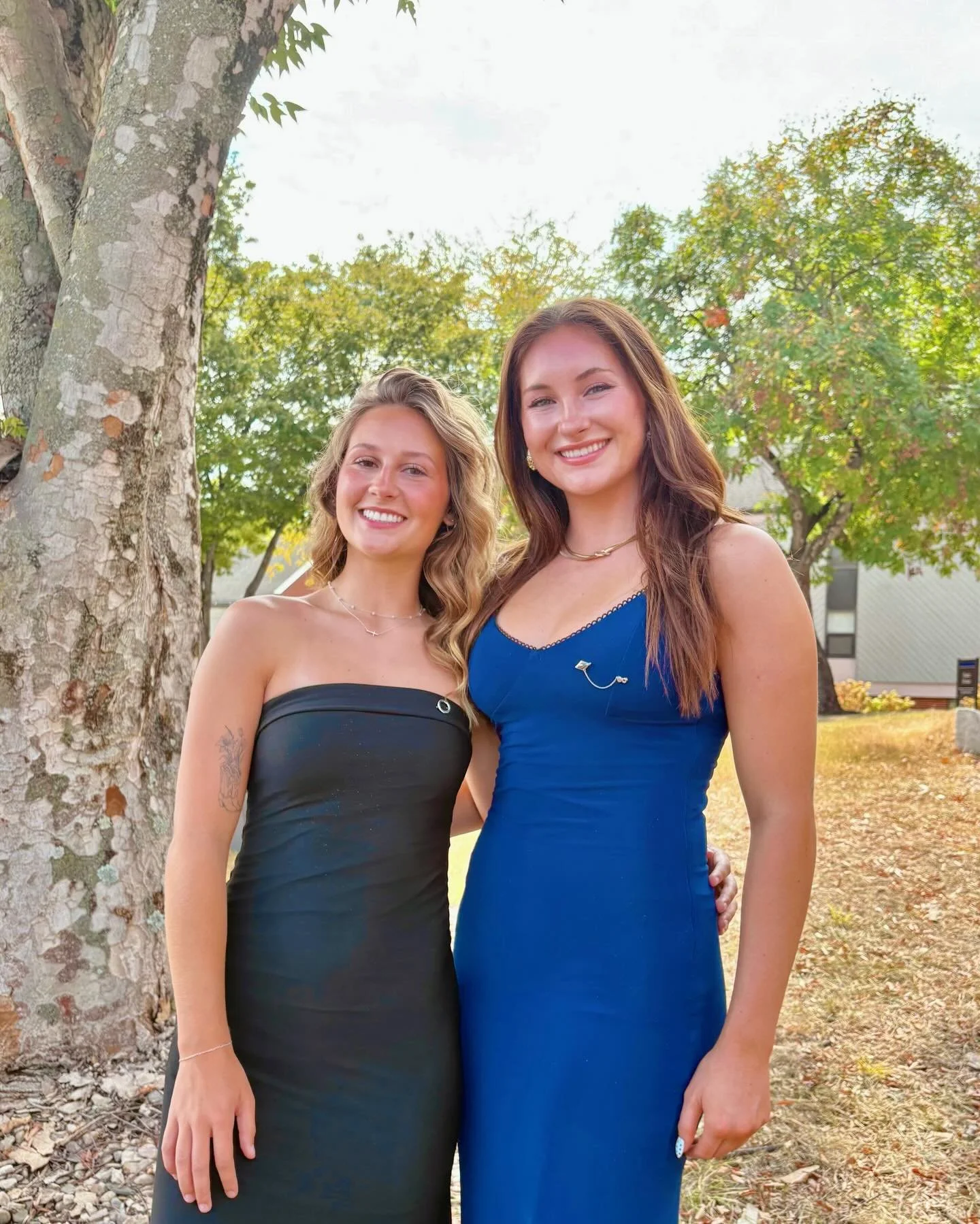 DIAMOND DUO 💎 Meet hometown friends to sisters, Bailey + Dakota!! 

&ldquo;Looking back on our years as good friends, I am so grateful for all of our memories together. Going to the same middle school and high school wasn&rsquo;t enough, we just had