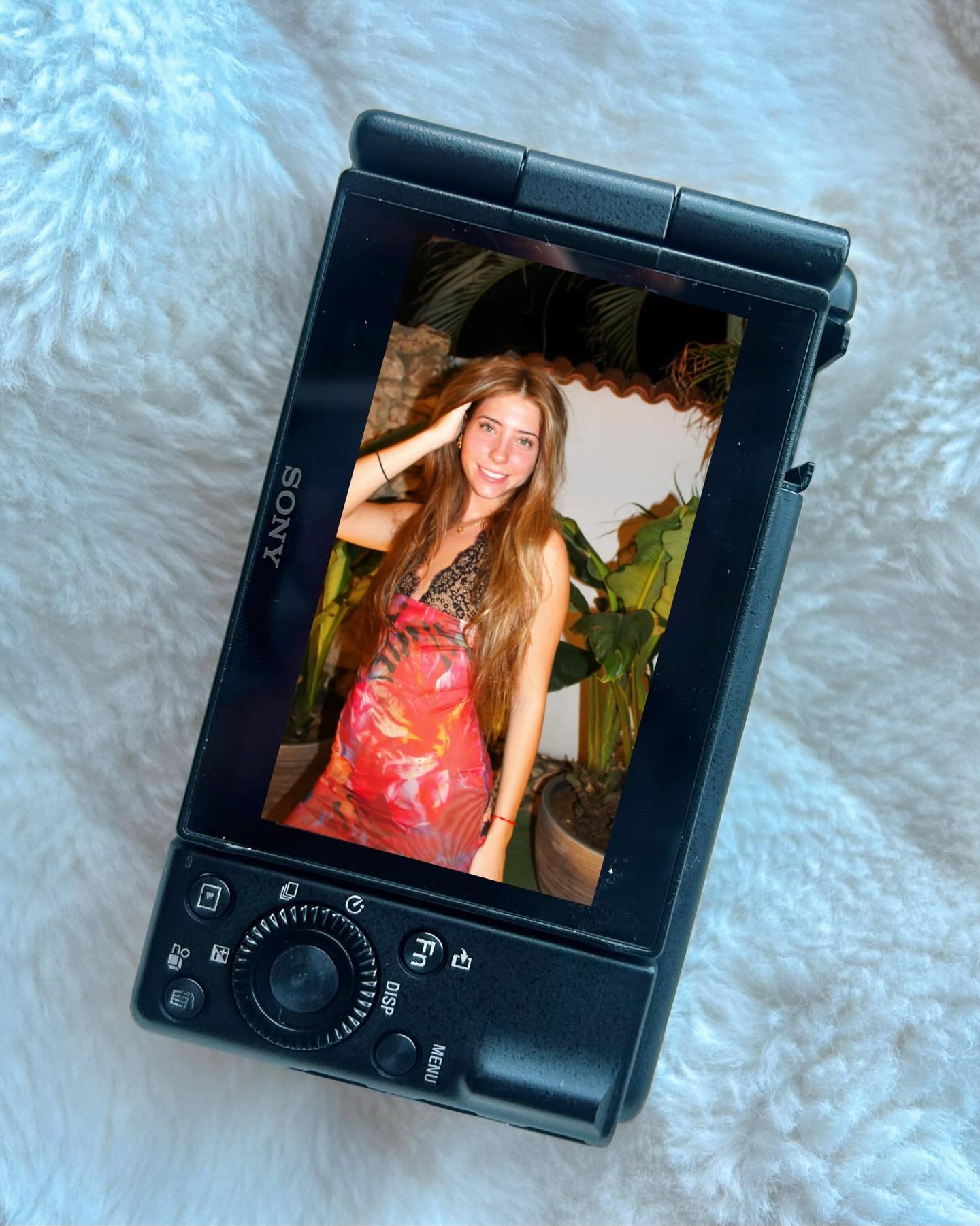 Picture perfect with @victoria.zagoruyko07 📸🍒