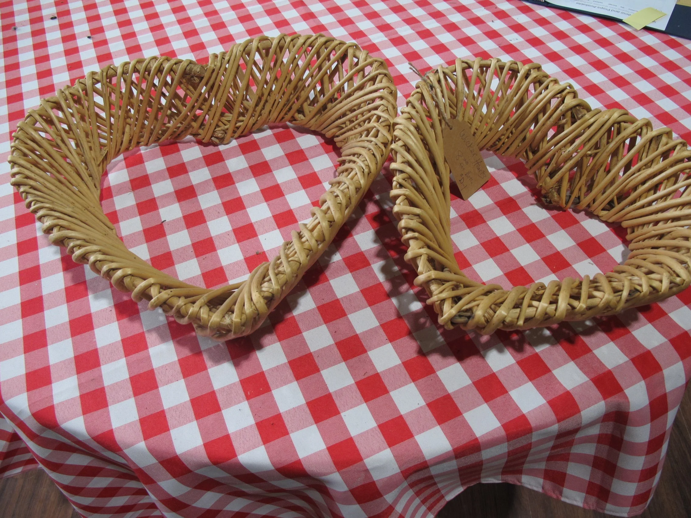 (D01) 2 Wicker Hearts