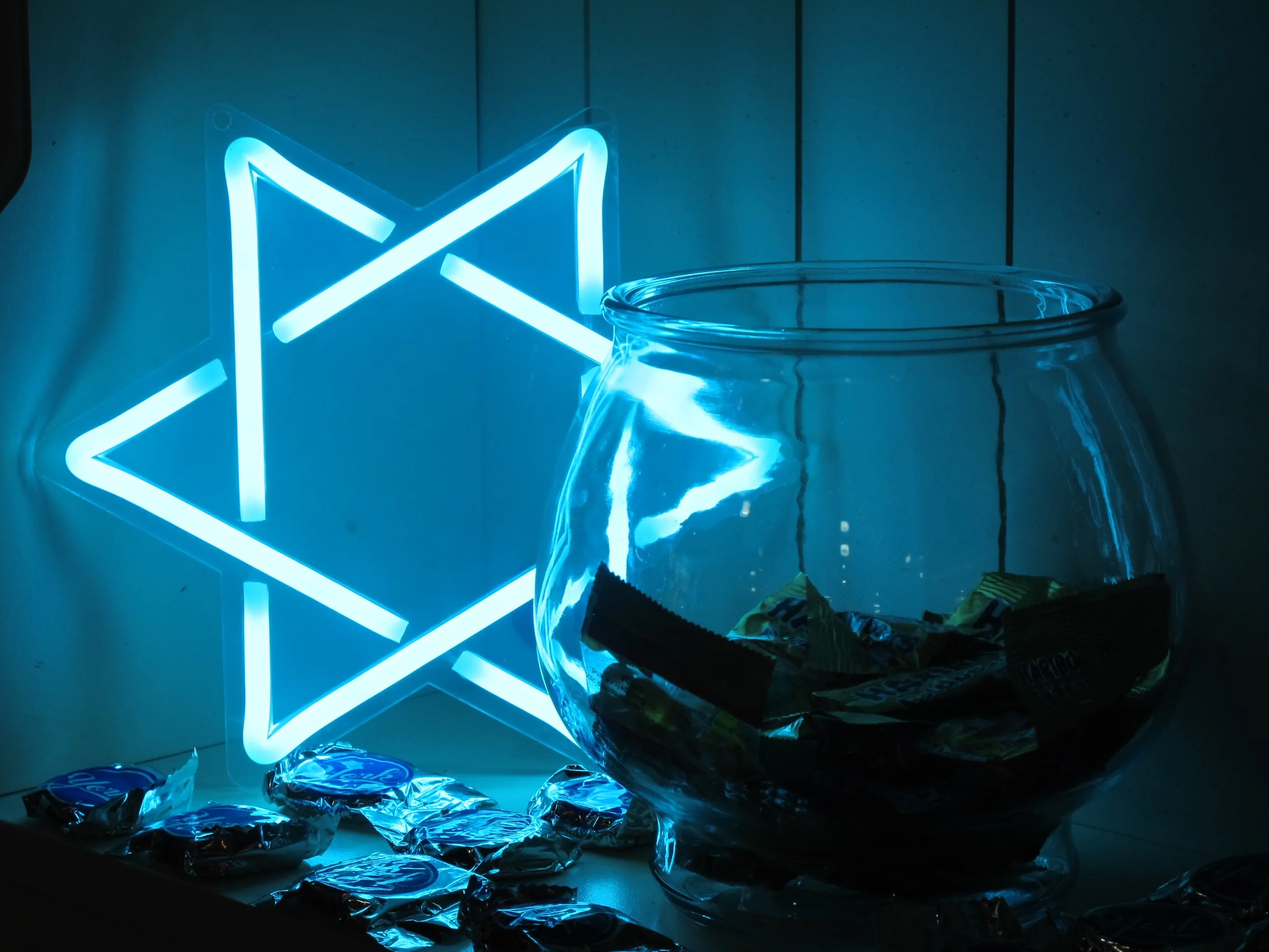 (S26) Small Neon-Style Star of David