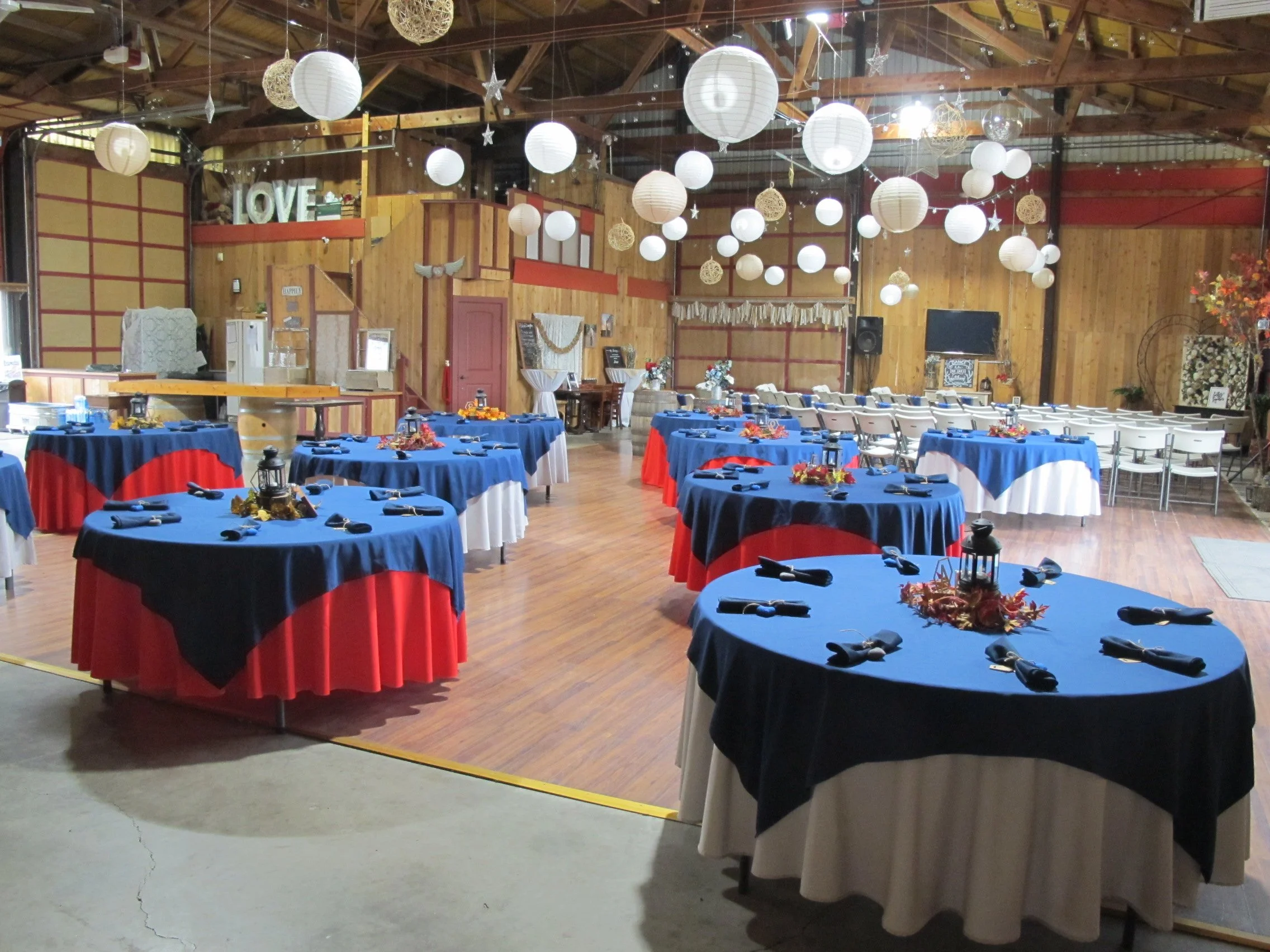 (L20) Red 90", 108" & 120" Round Table Cloths (19 pc Mixed Lot)