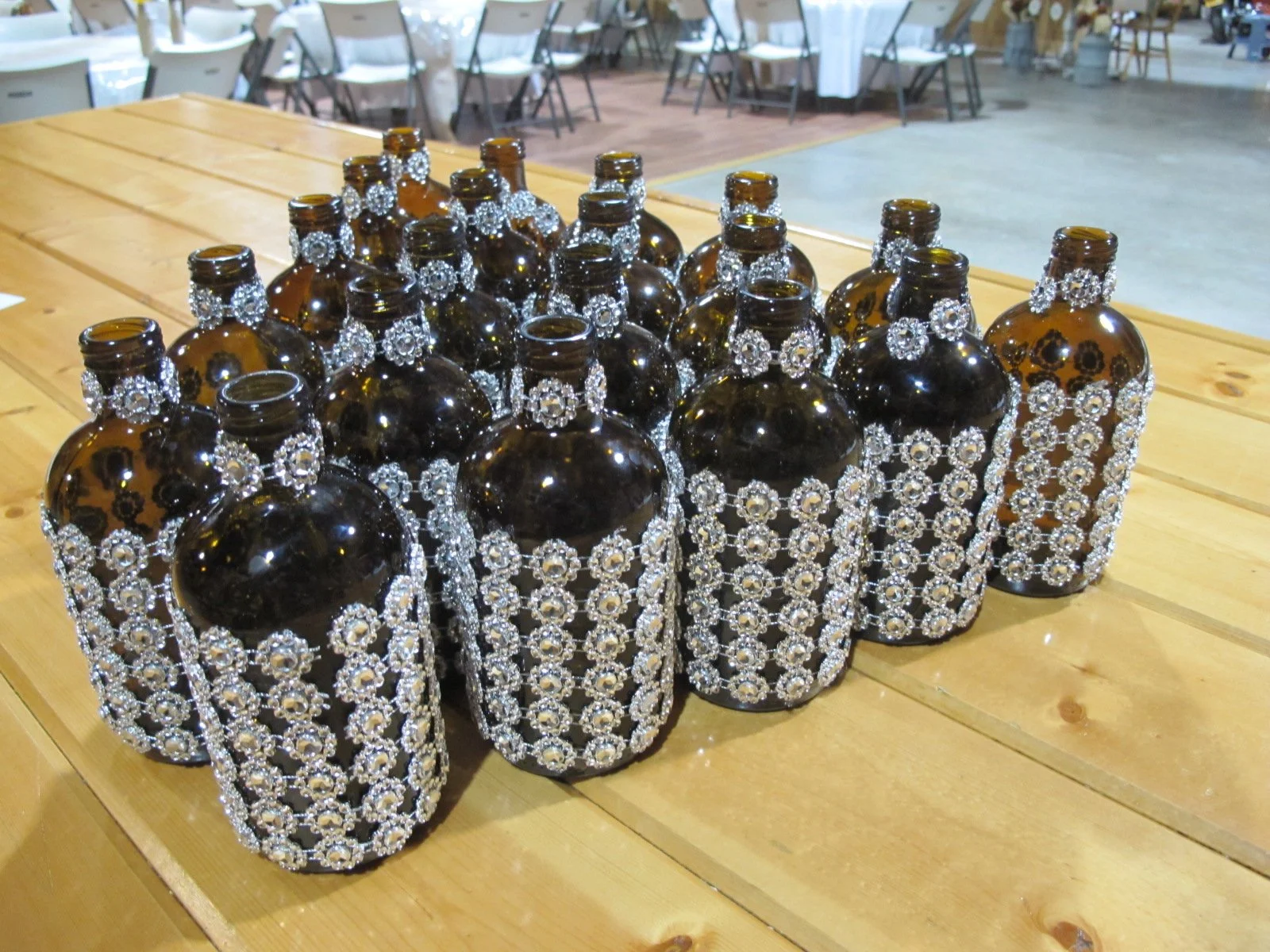 (D07)   19 Brown Sparkle Bottles (lot)