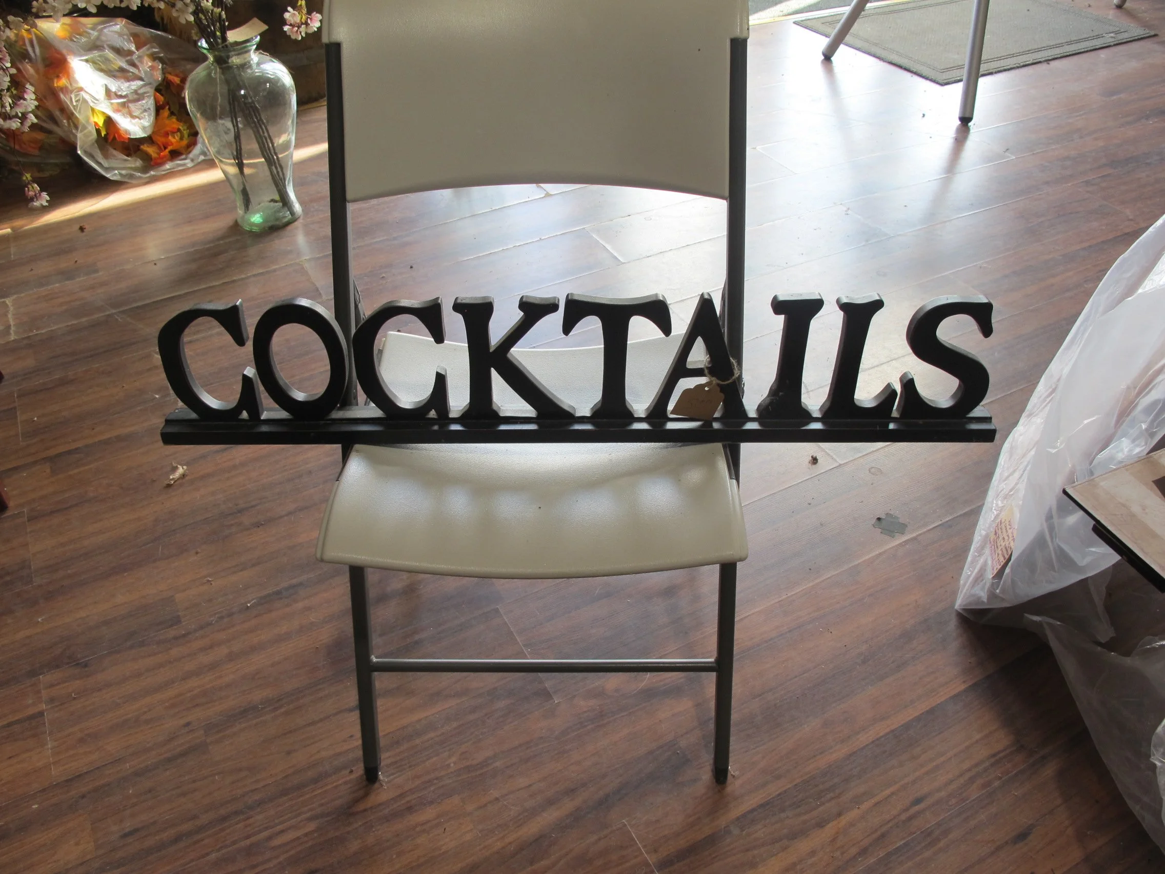 (S01) Cocktails Sign