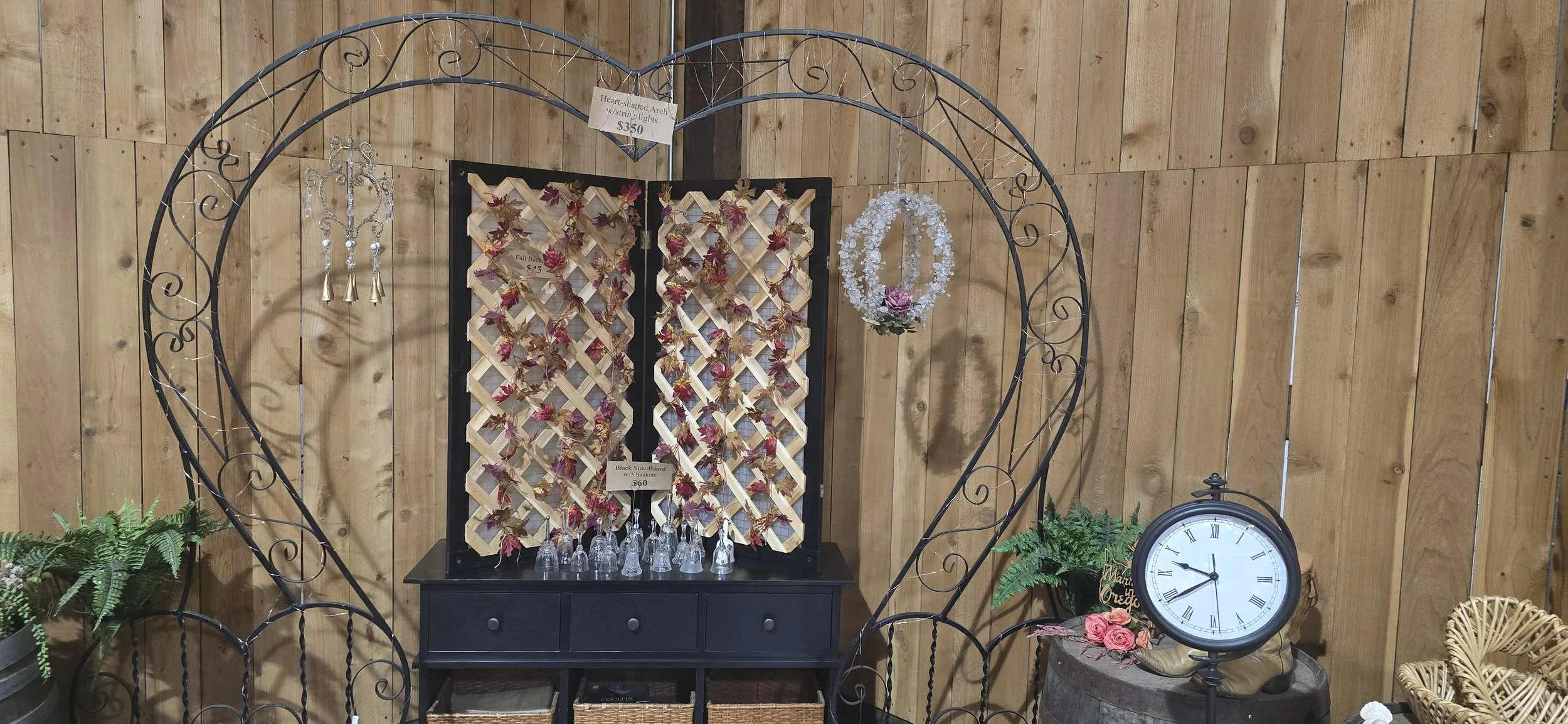 (FF01)   Heart-Shaped Garden Arch