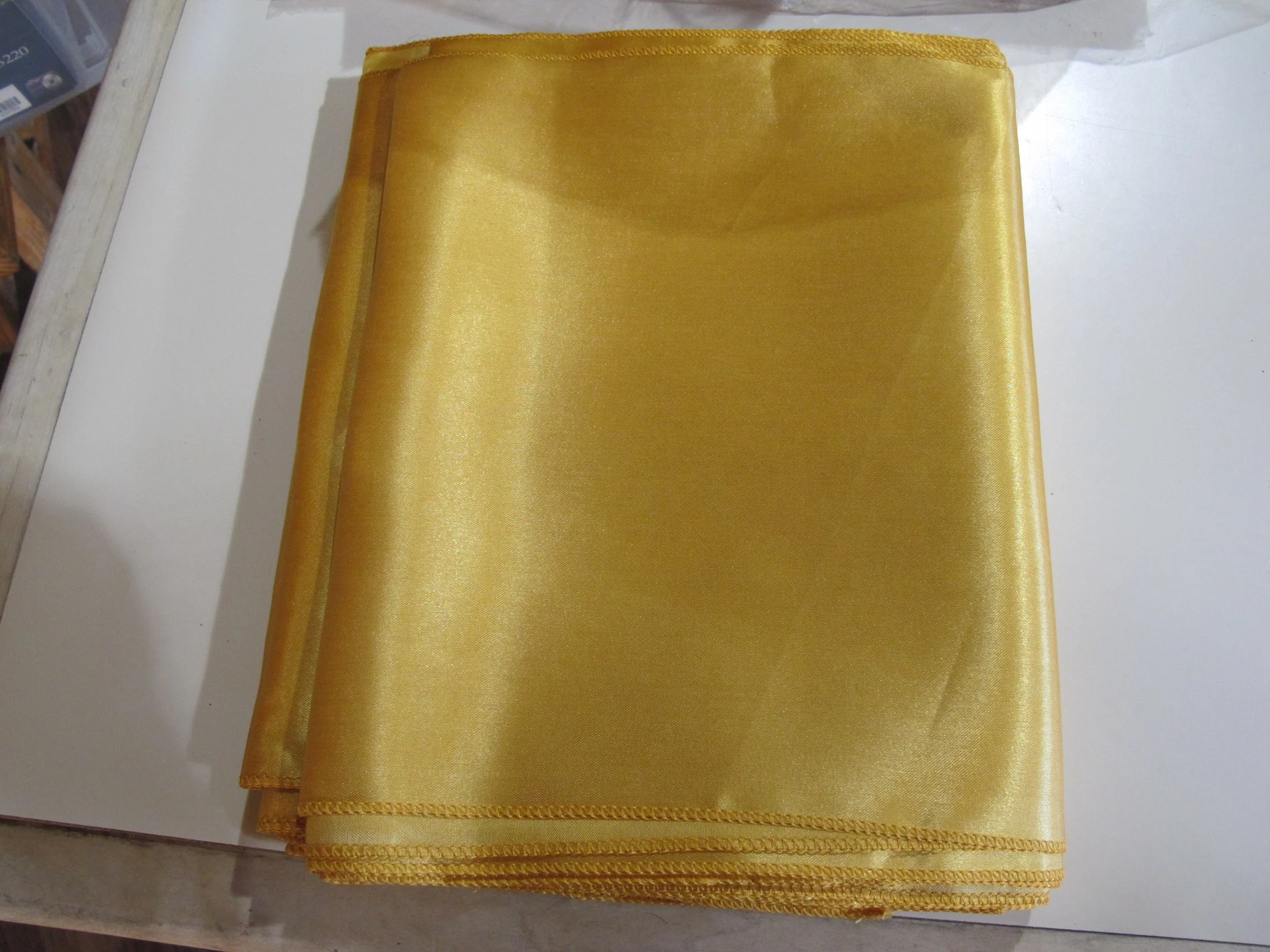 (L07) Gold Satin Table Runners (12 pc Lot)