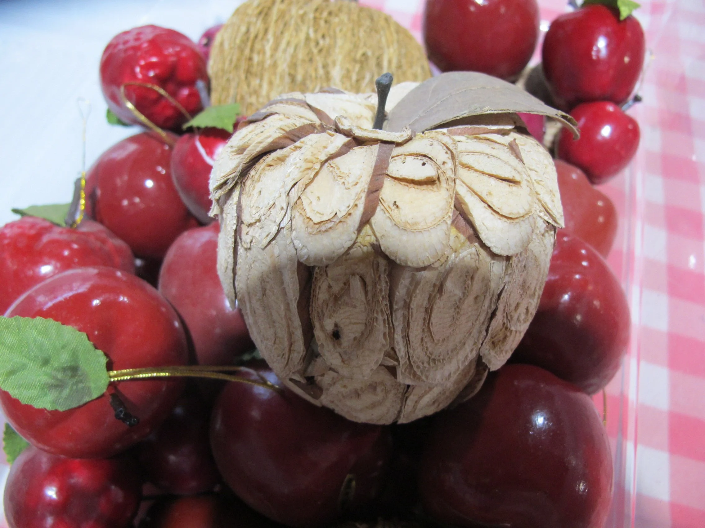 (D36)  Apple Decor Collection