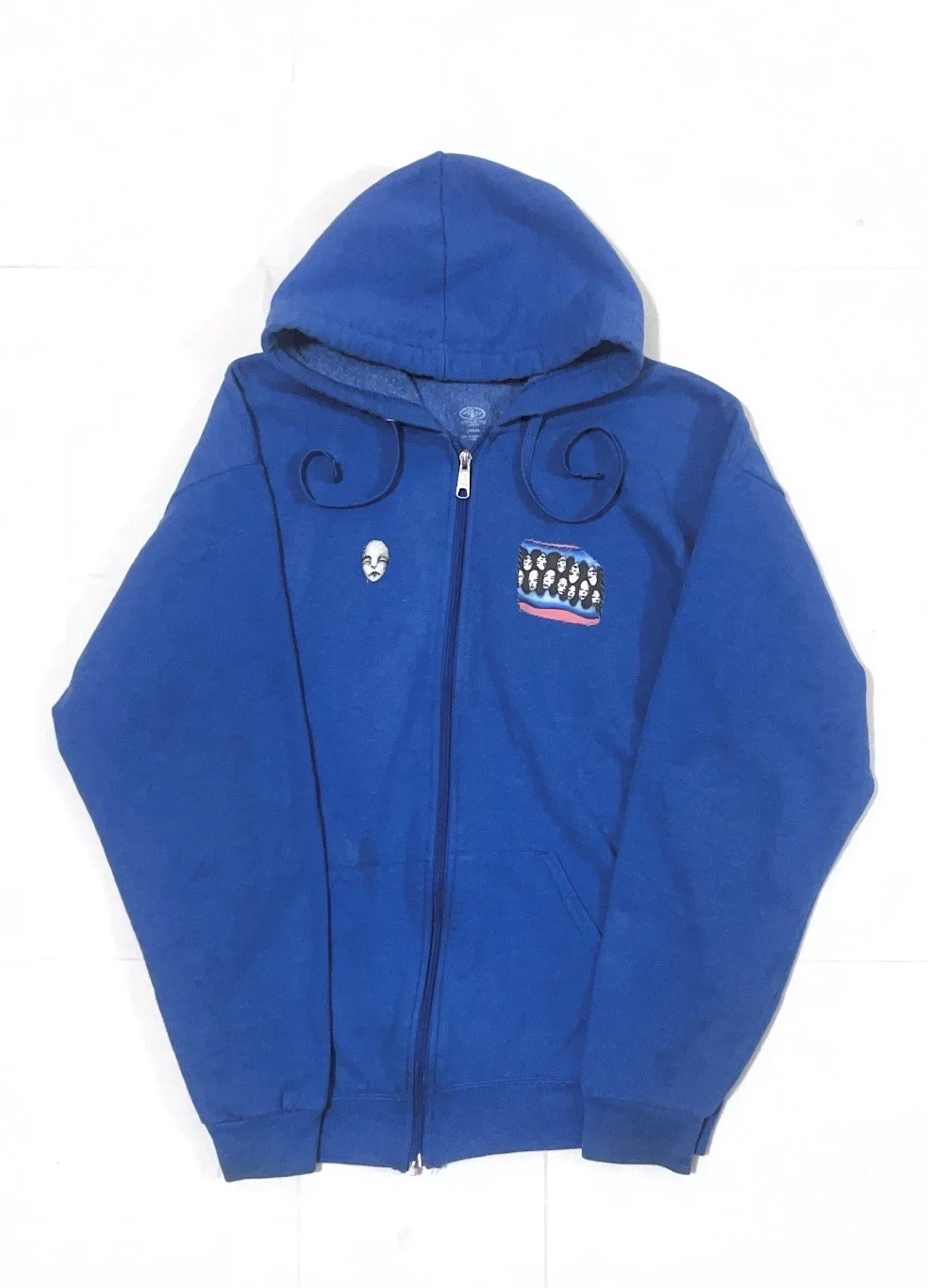 Face full of Teeth, Medium