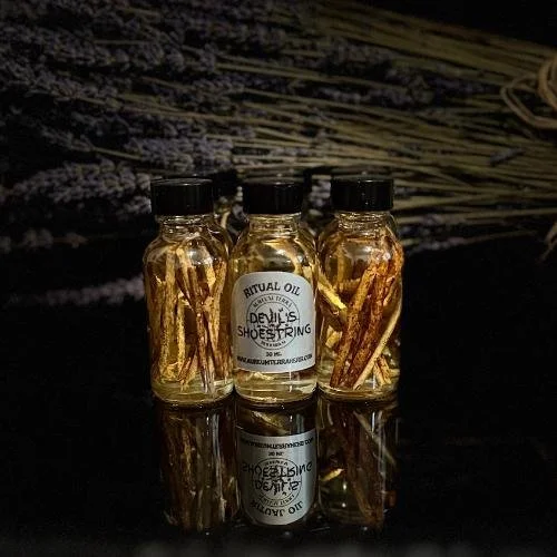 30ml bottle of Devil’s Shoestring herbal maceration infused in fractionated coconut oil by Aureum Terra Herbarium, single herb ritual oil