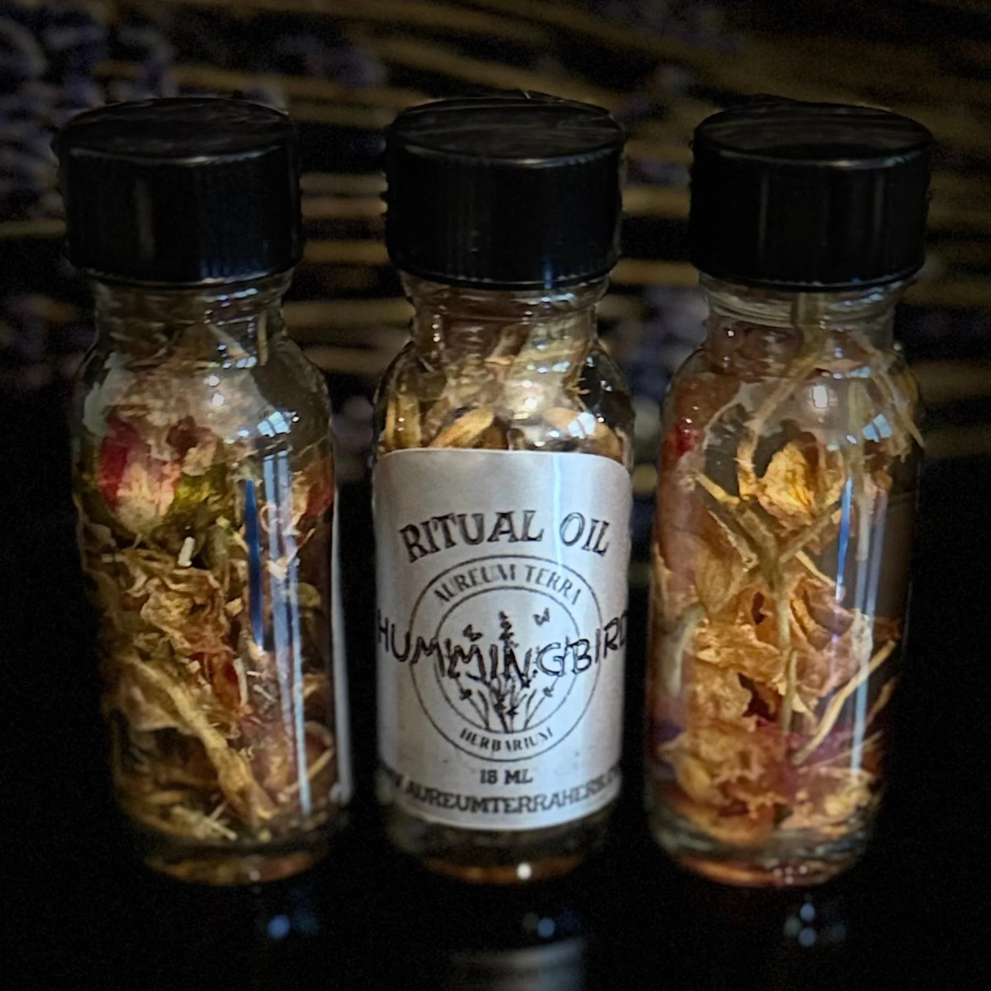 https://aureumterraherb.com Bottle of Hummingbird Ritual Intention Oil by Aureum Terra Herbarium for lasting love and heart-centered
