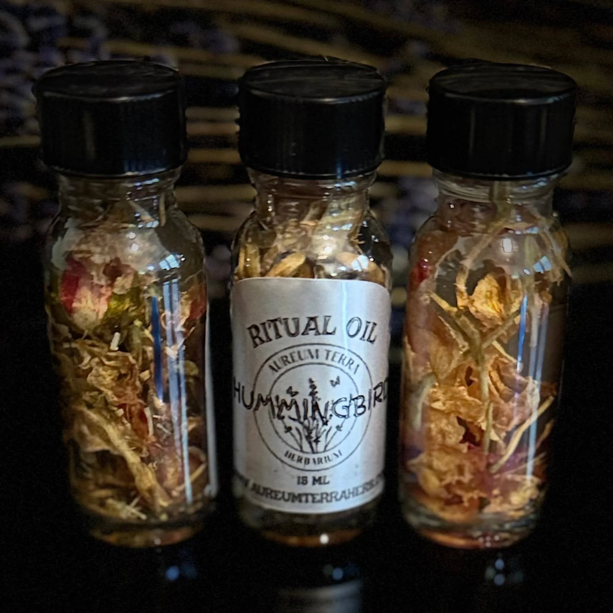https://aureumterraherb.com Bottle of Hummingbird Ritual Intention Oil by Aureum Terra Herbarium for lasting love and heart-centered