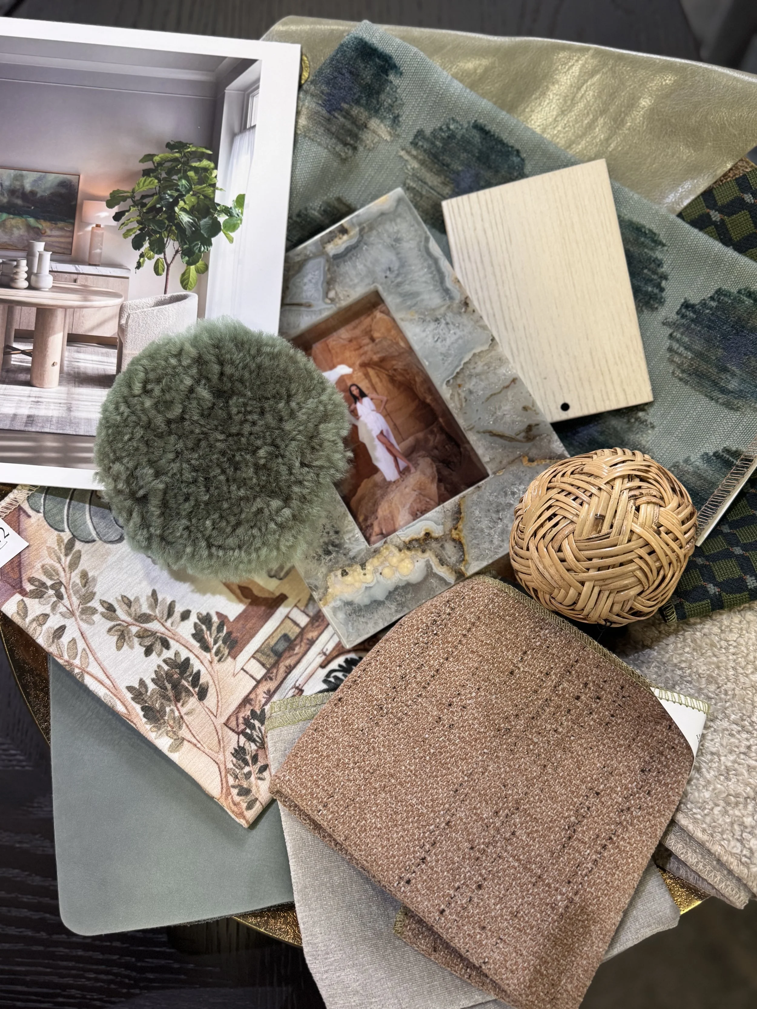 soft and curved lines, modular moveable pieces, organic