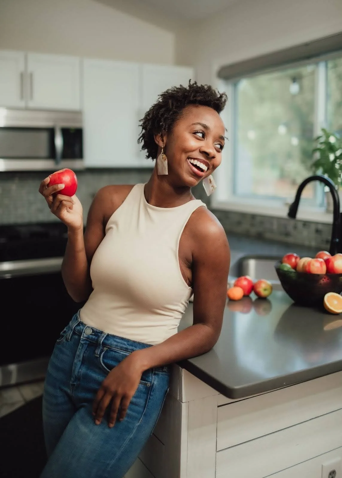 dietitian eating an apple
