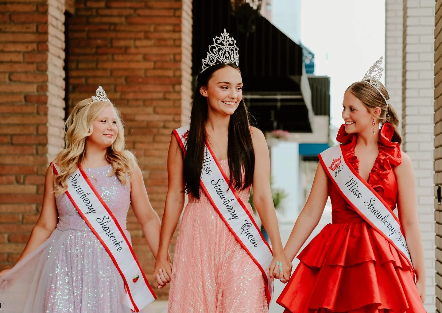 Happy 4th of July from your Strawberry Royalty! This is you friendly reminder that tomorrow is full of strawberries, smiles, and summer fun 🍓❤️🇺🇸 Come see us!