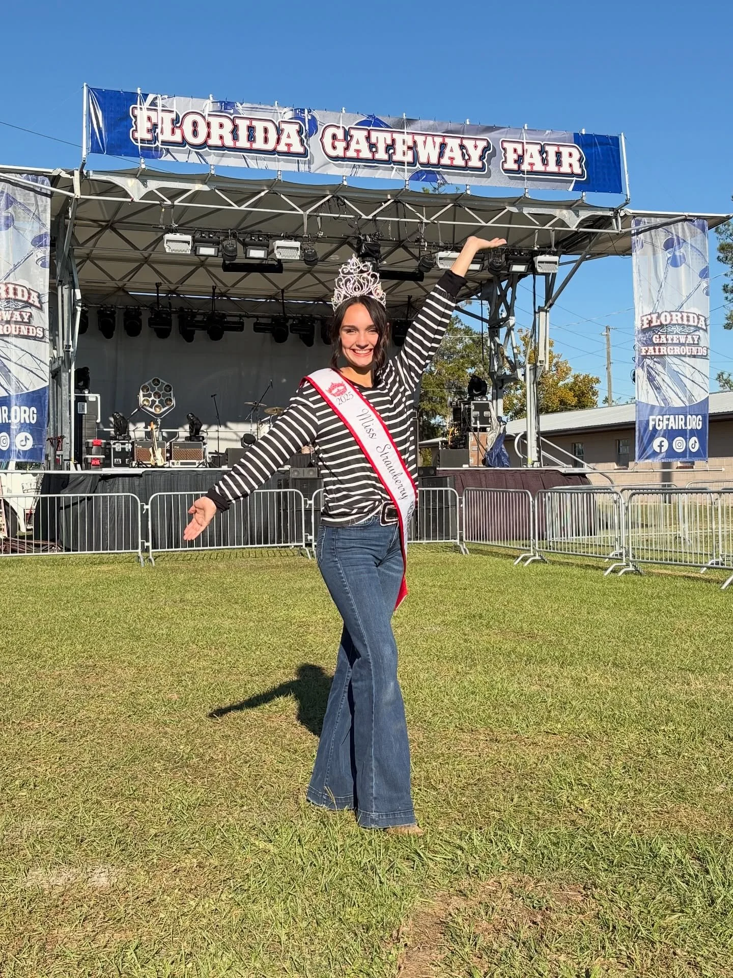 Strawberry Queen + Bumper Cars = Perfect Fair Day 🖤🎡