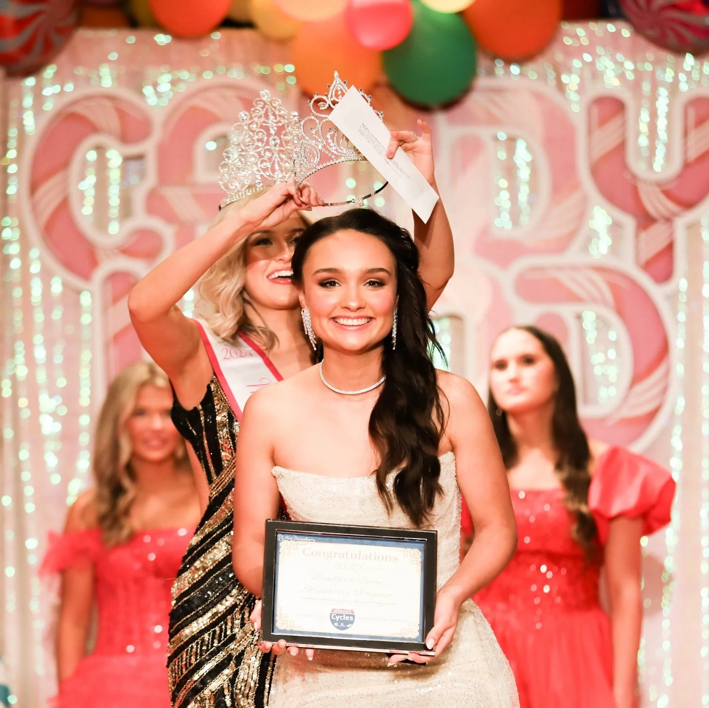 Why compete in our pageant?🍓
✨ Builds Confidence
✨ Gain Leadership Skills
✨ Be a part of an amazing community

Join us at Orientation January 12th!
📲 Scan the QR code at the end to learn more