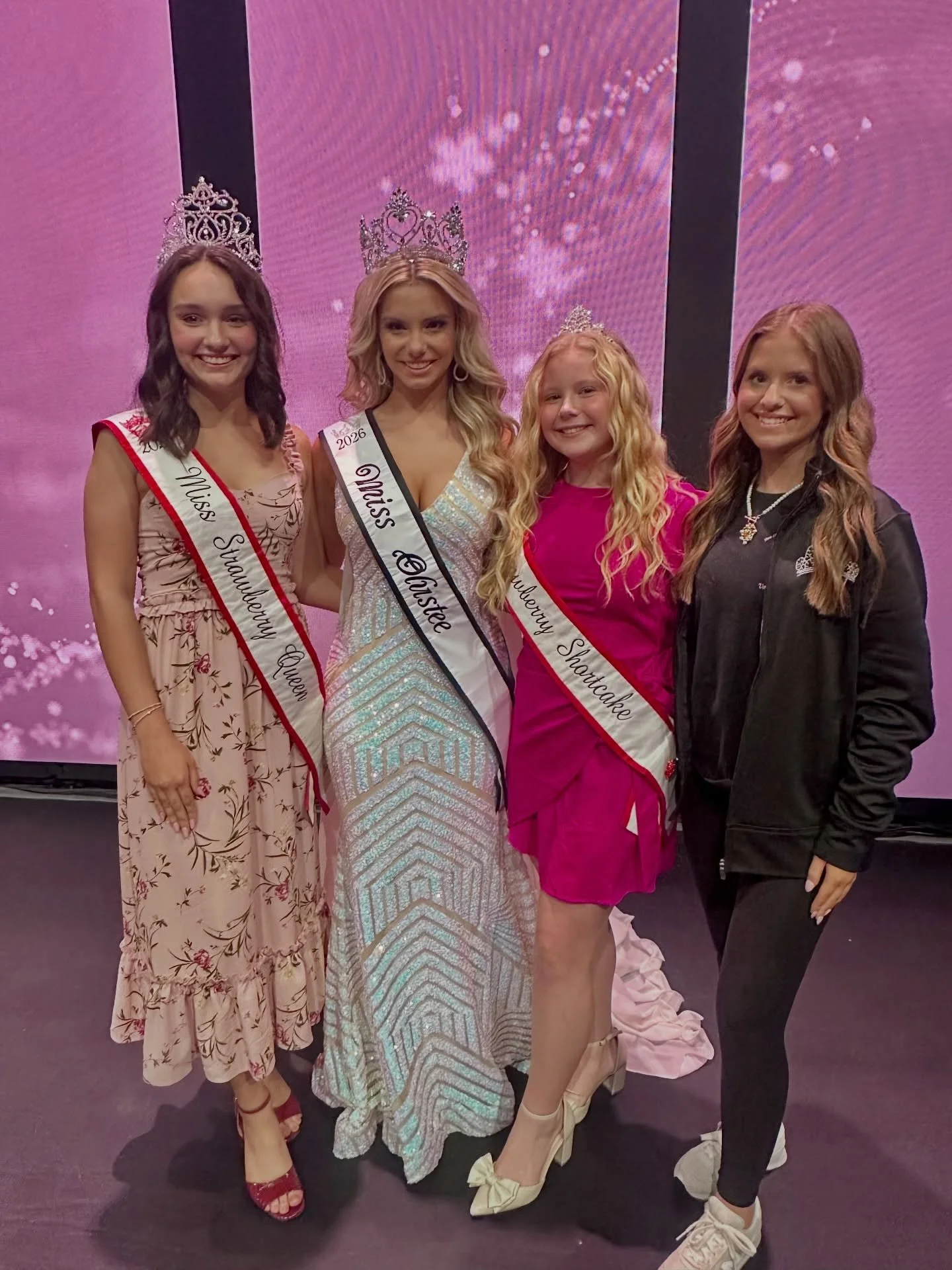Our Strawberry royalty attended the Miss Olustee Pageant Saturday night. Congratulations to the new royalty! We hope you all have a amazing year👑🍓