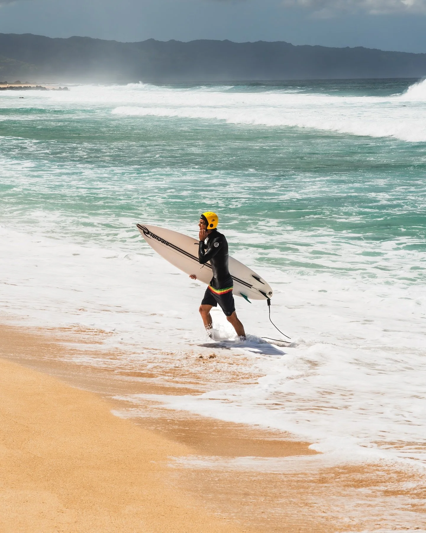 On the North Shore of Oahu, every part of the day feels tied to the ocean 🌊 ⏳

From peaceful sunrise meditations to vibrant afternoon beach days and stunning sunset surfing, it&rsquo;s never a dull moment. The raw power and sound of the waves were u