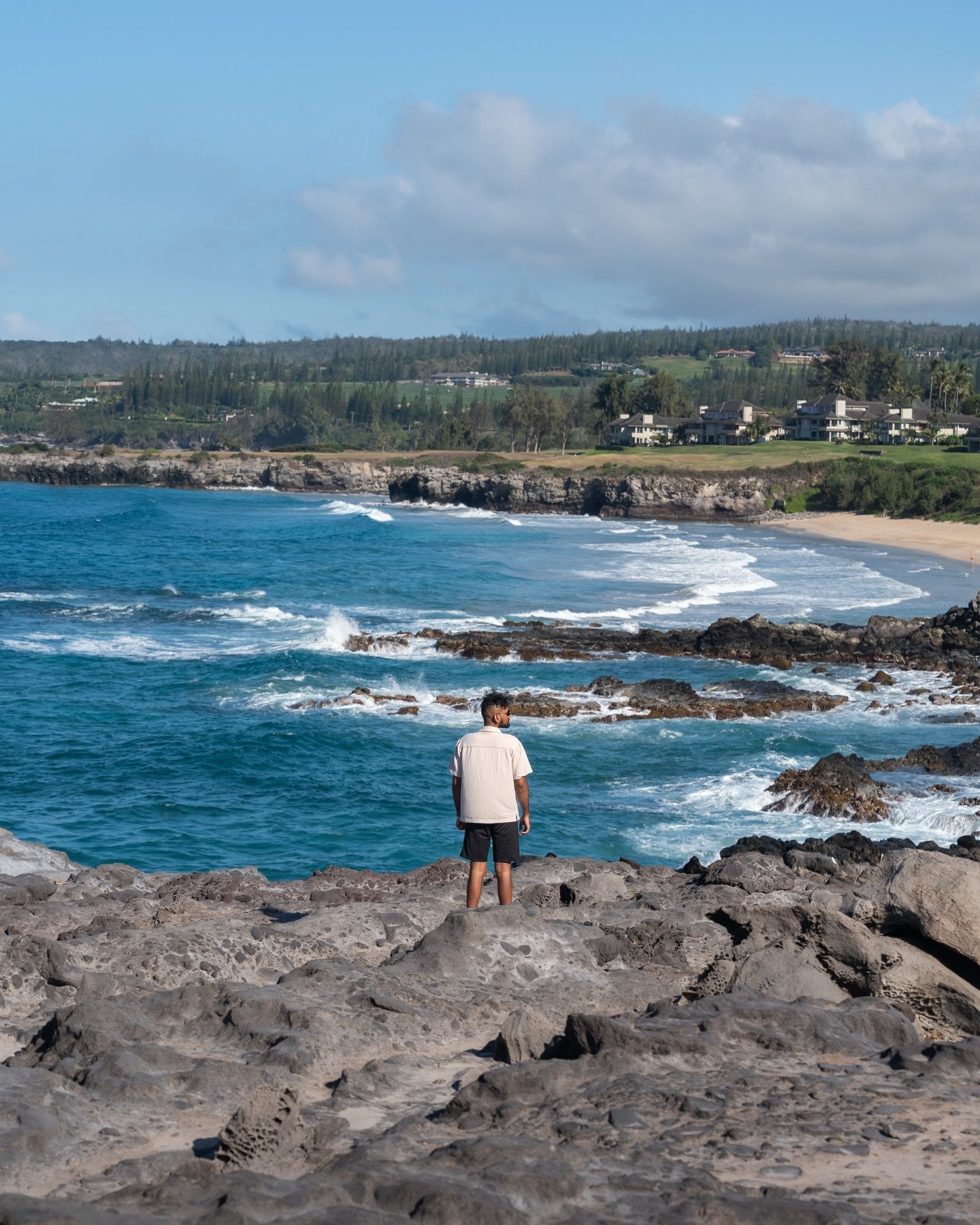 Another chapter in the Hawaiian Islands 🏝️

There&rsquo;s something about Hawaii that keeps calling me back. You&rsquo;re surrounded by raw nature - time slows down by the ocean, there&rsquo;s the adrenaline rush of a cliffside drive, and that breat