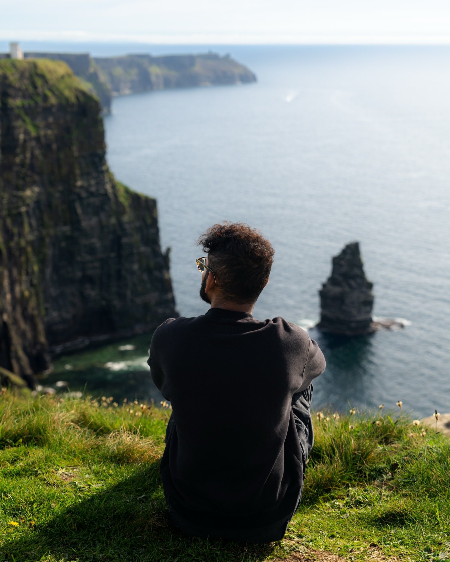 At World&rsquo;s End. 🌎🌊

The Cliffs of Moher are some of the most majestic cliffs I&rsquo;ve seen. If you look closely at the third frame, you&rsquo;ll notice tiny whitish-grey specks which are actually birds. It&rsquo;s incredible how this jagged