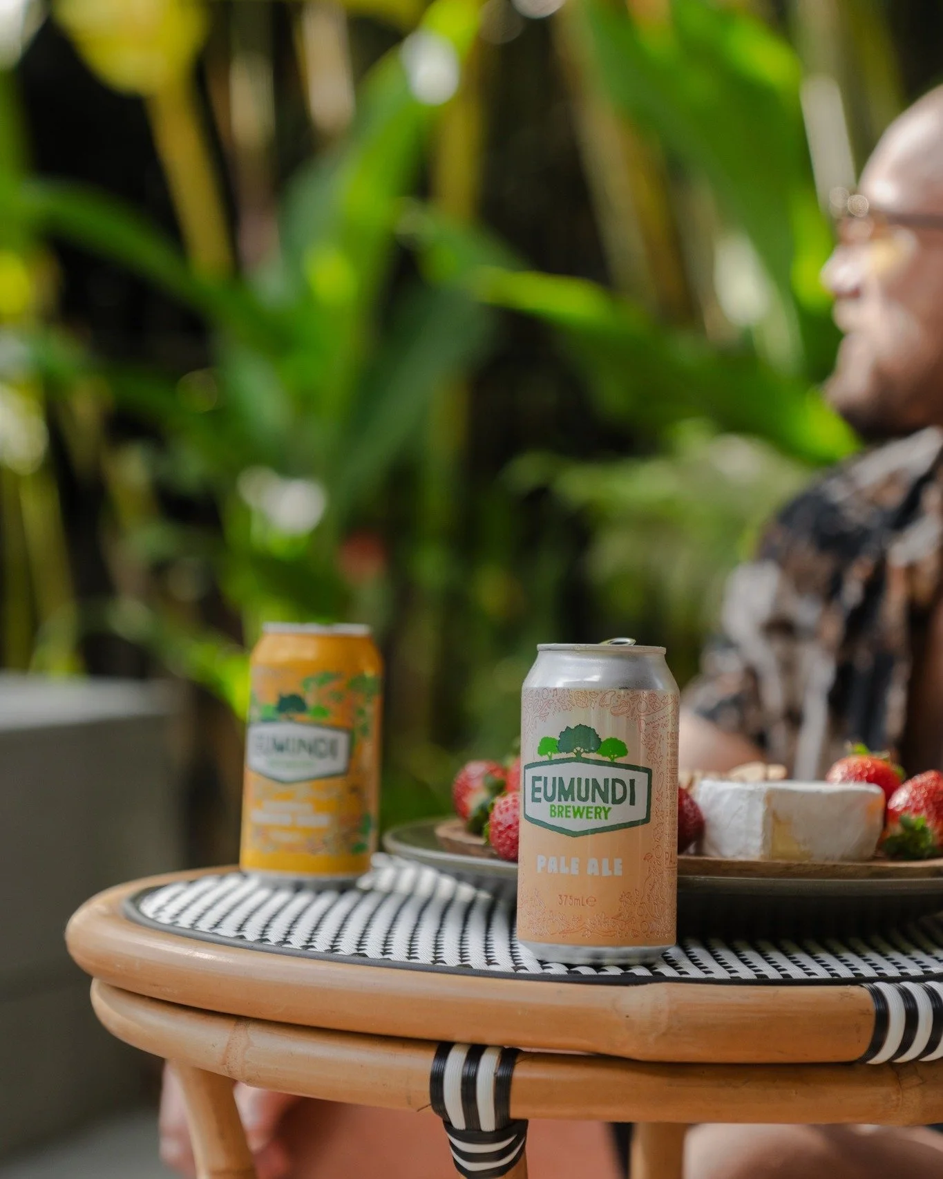 An afternoon well spent 🌿🍻Local brew and pool side sips enjoyed right in the heart of Eumundi, at @imperialhotelaccommodation!