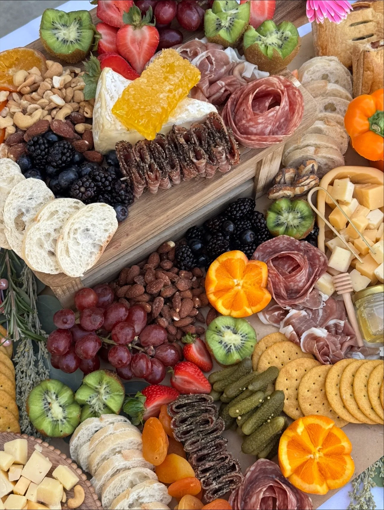 Our 4tf Grazing Table is perfect for your next party 🍇✨ #charcuterie #smallbusiness #smallbusinessowner #scottsdale #phoenix #tempe #paradisevalleyaz #chandler #gilbert #mesa #arcadia