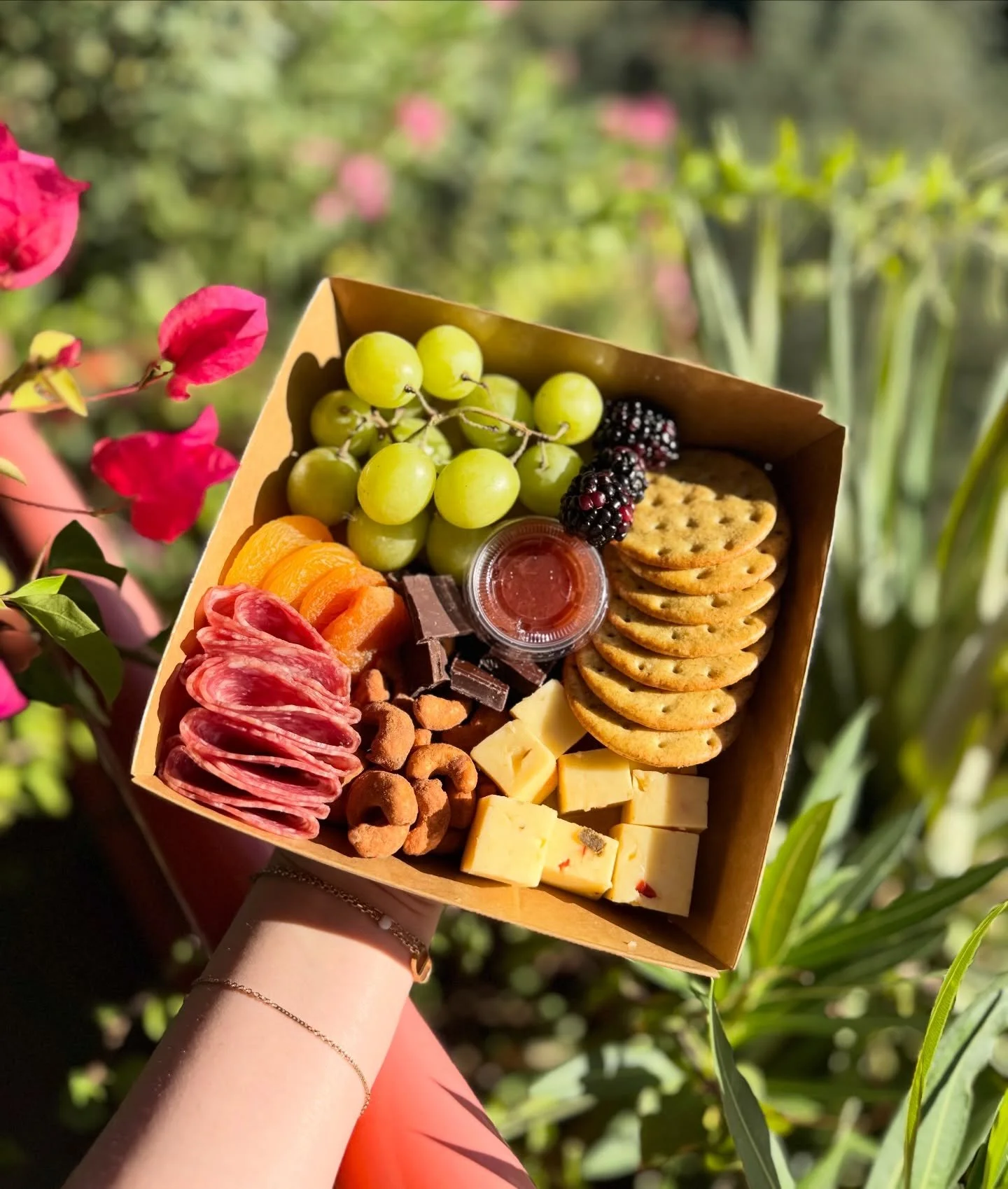 Elevate your snacking experience with our individually portioned charcuterie boxes 🍇✨ Perfect for events, gifts, or on-the-go moments🥂
&bull;
&bull;
&bull;
Grazing Tables | Charcuterie Boxes | Boards | Birthday Parties | Events | Catering

Visit ou