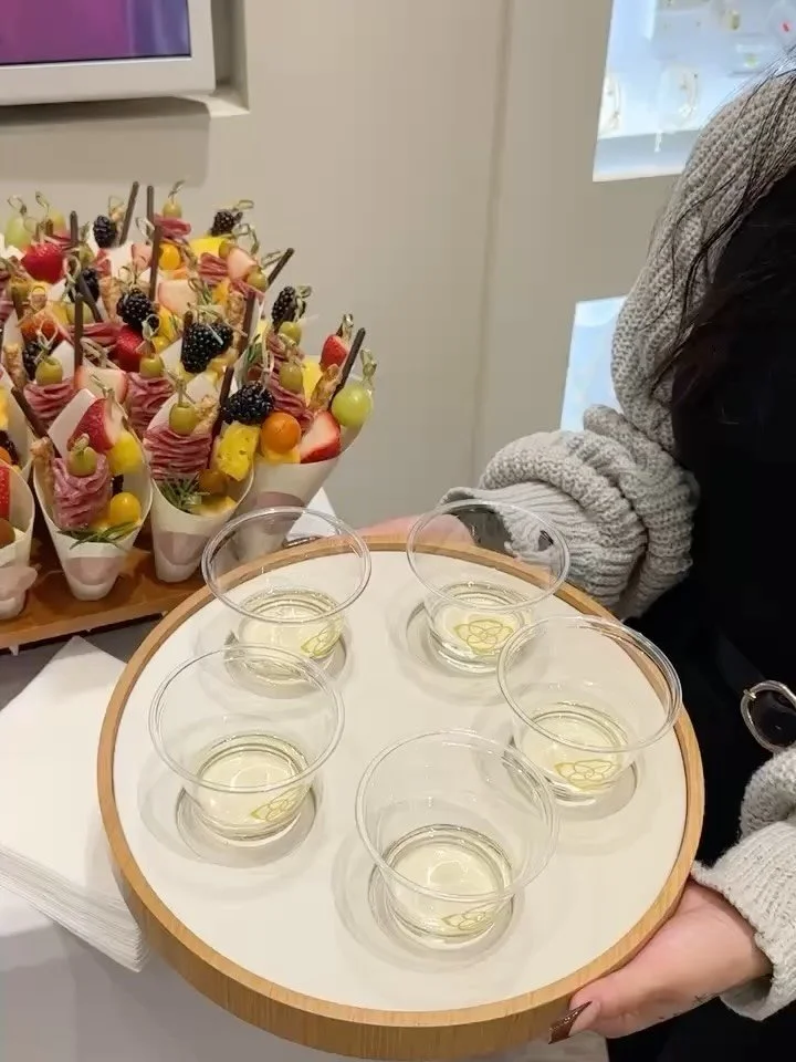 Honored to have catered the Loving Library Give Back event with Kendra Scott this week ✨🥂
Loving Library&rsquo;s mission to uplift kids through books and connection is something we&rsquo;re proud to support. Thank you for inviting Brie &amp; Bloom t