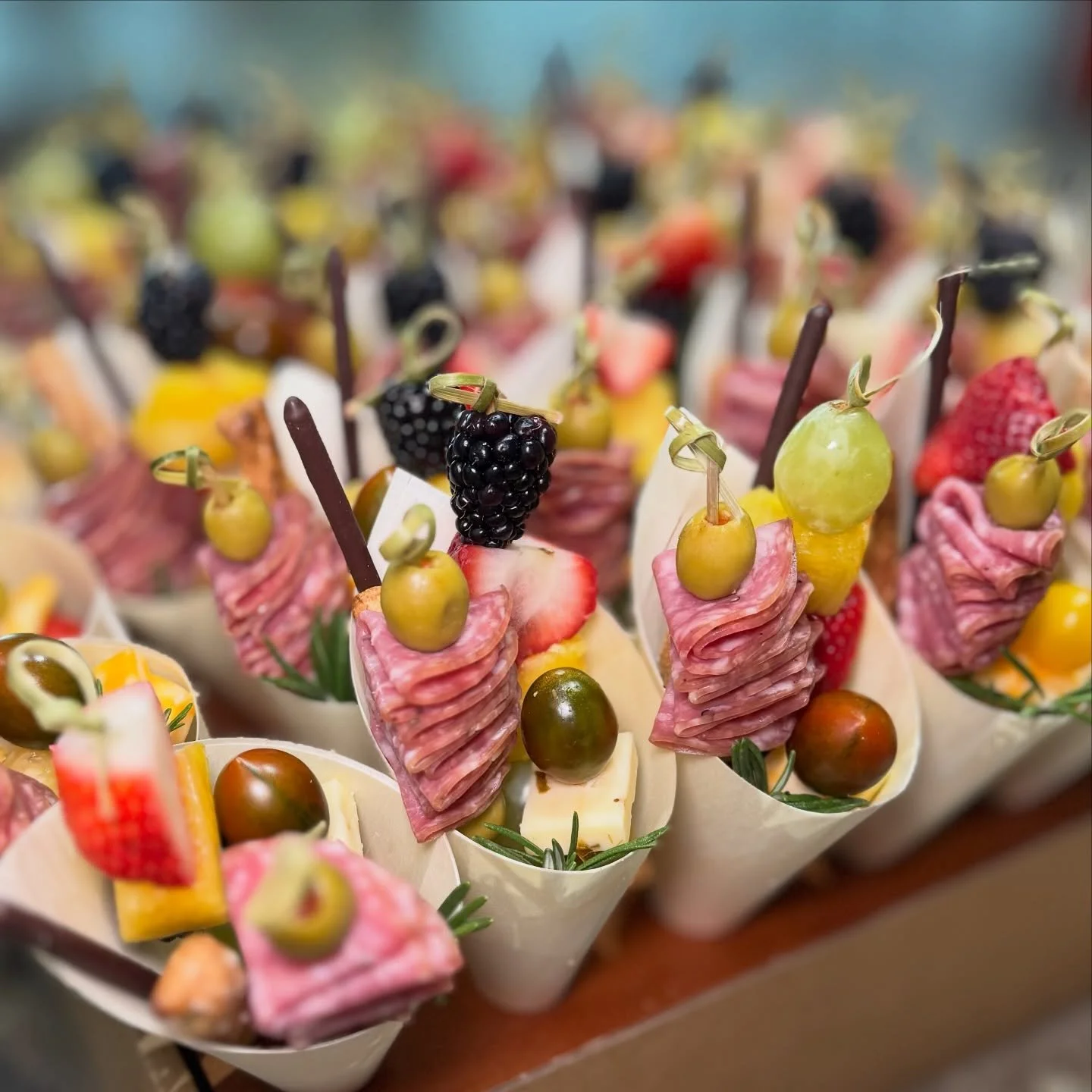 ✨New menu item alert: Charcuterie cones✨ The cutest (and tastiest) way to snack. Perfect for showers, parties, and events of any kind!
&bull;
&bull;
&bull;
&bull;
Grazing Tables | Charcuterie Boxes | Charcuterie Cones | Boards | Birthday Parties | Ev