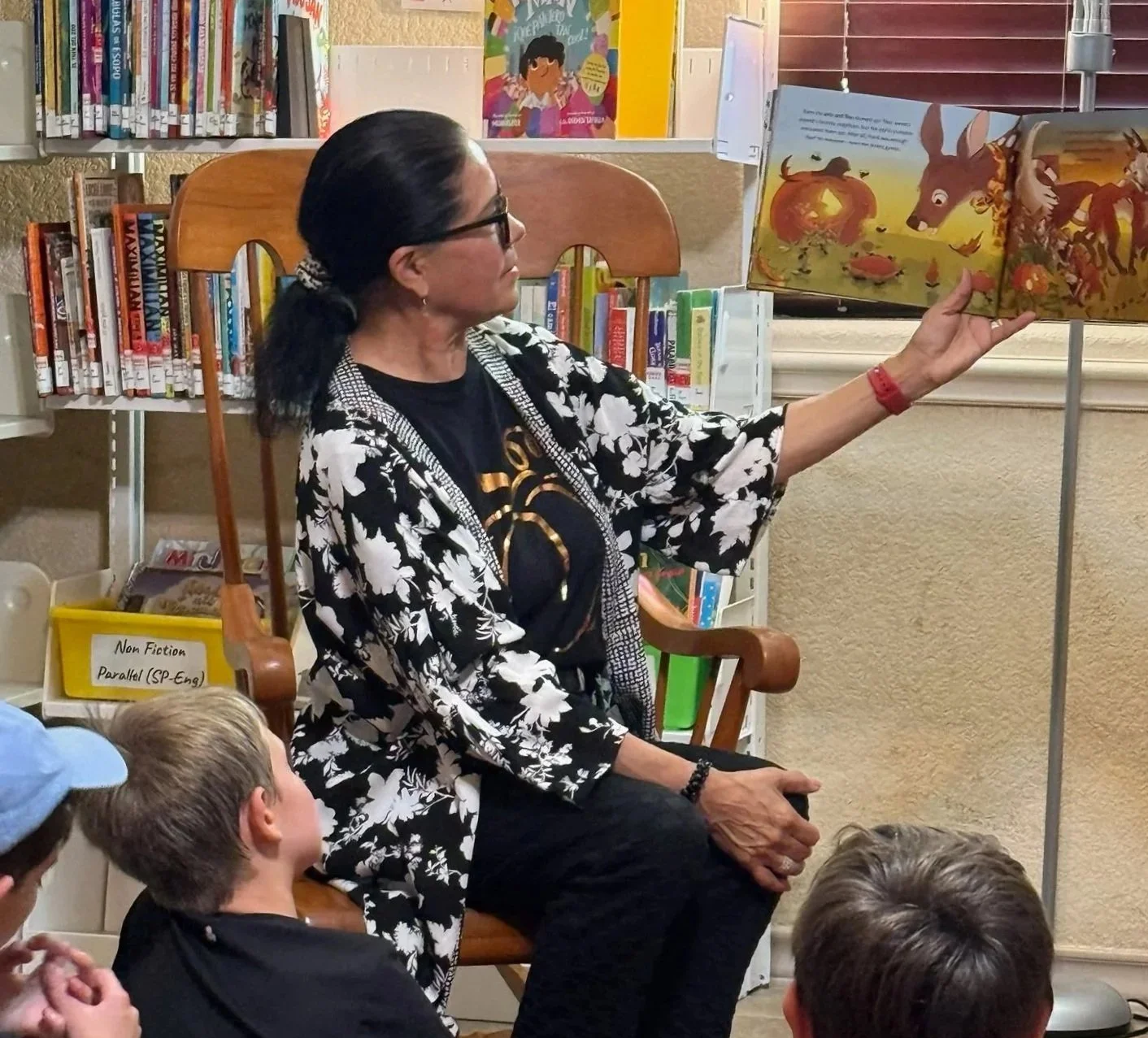 Author Gloria Reyes rading the Joyful Pumpkin at Jarrell Public Library