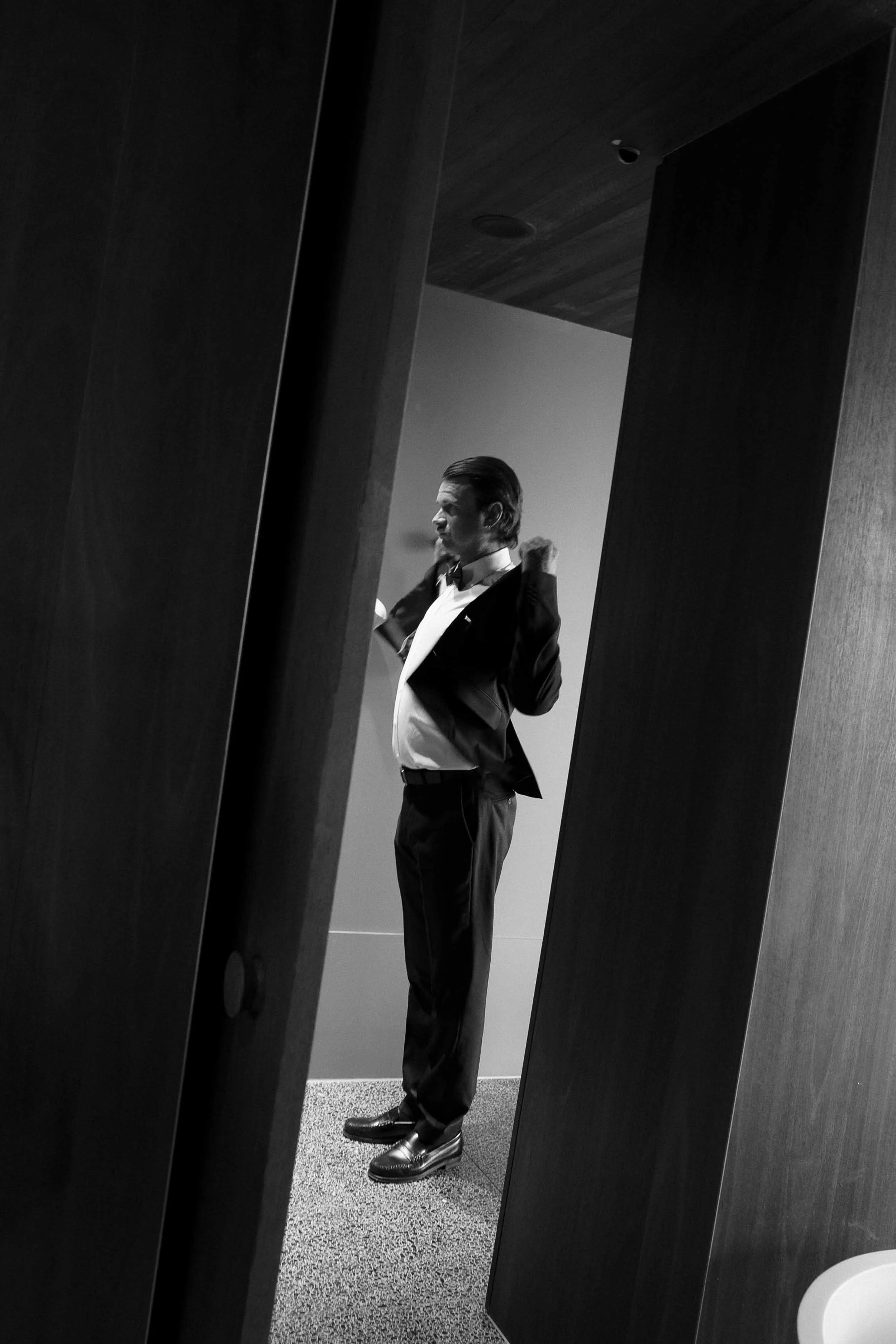hyde-melbourne-place-wedding-prep-groom-008.jpg