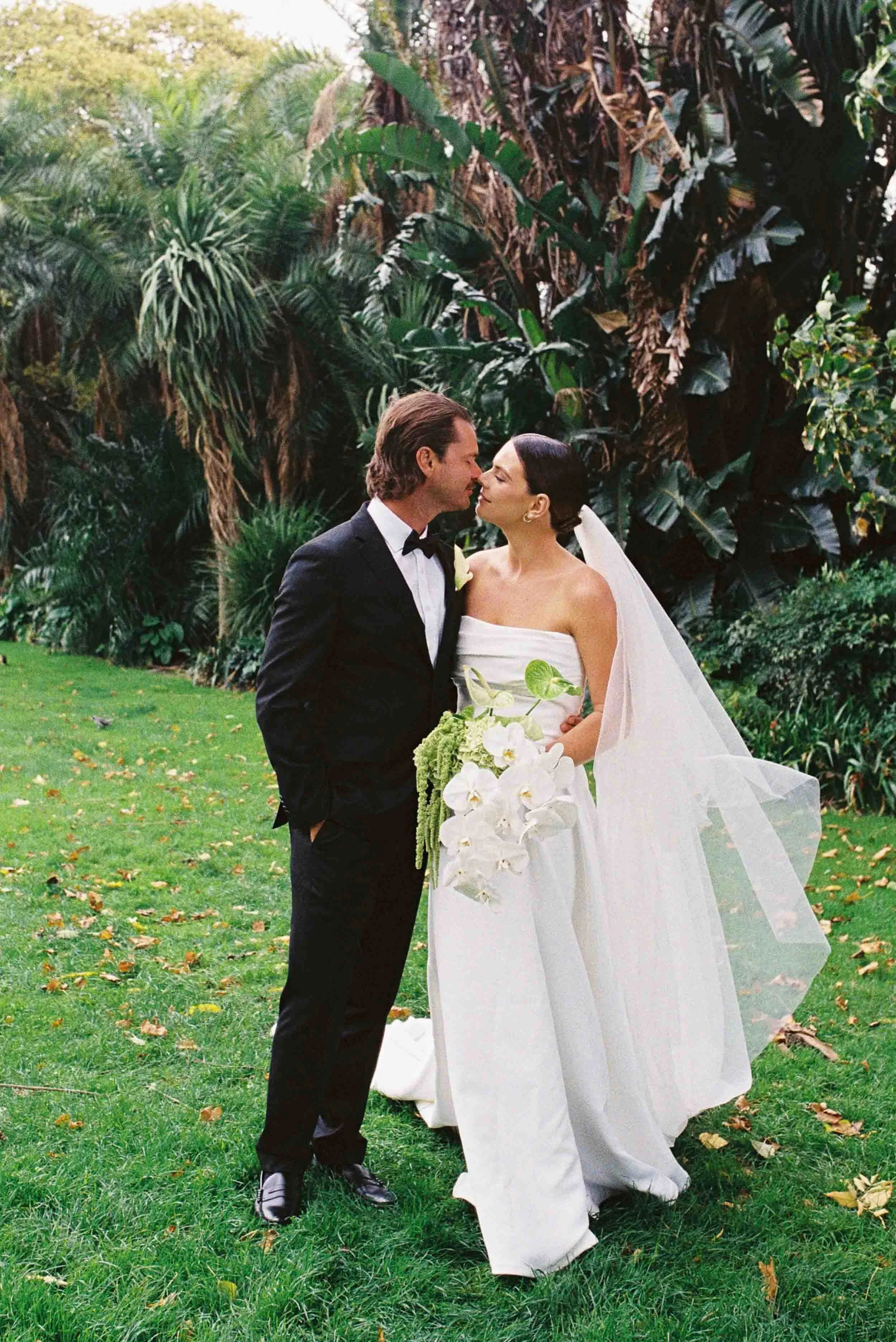 fitzroy-gardens-wedding-first-look-037.jpg