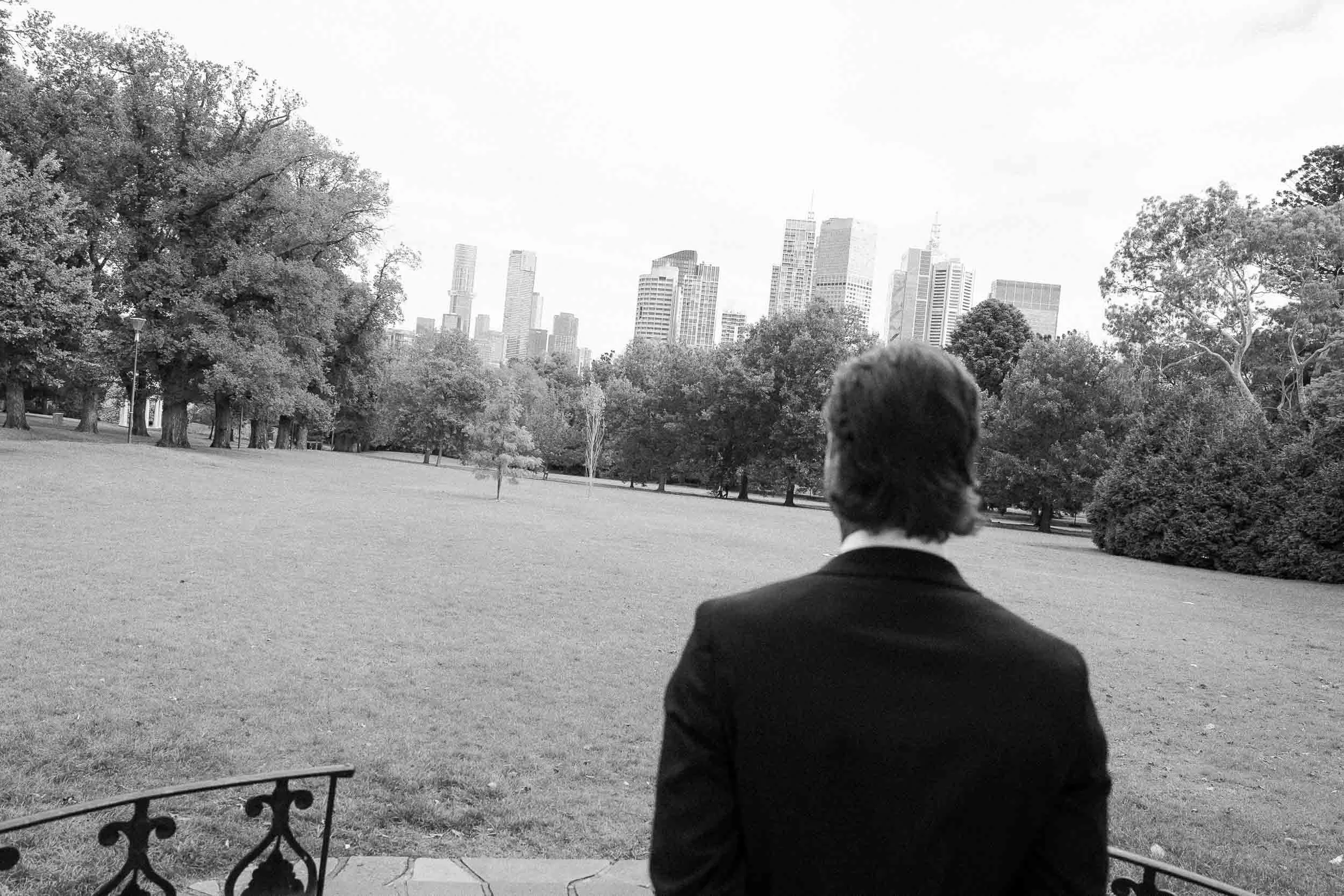 fitzroy-gardens-wedding-first-look-002.jpg