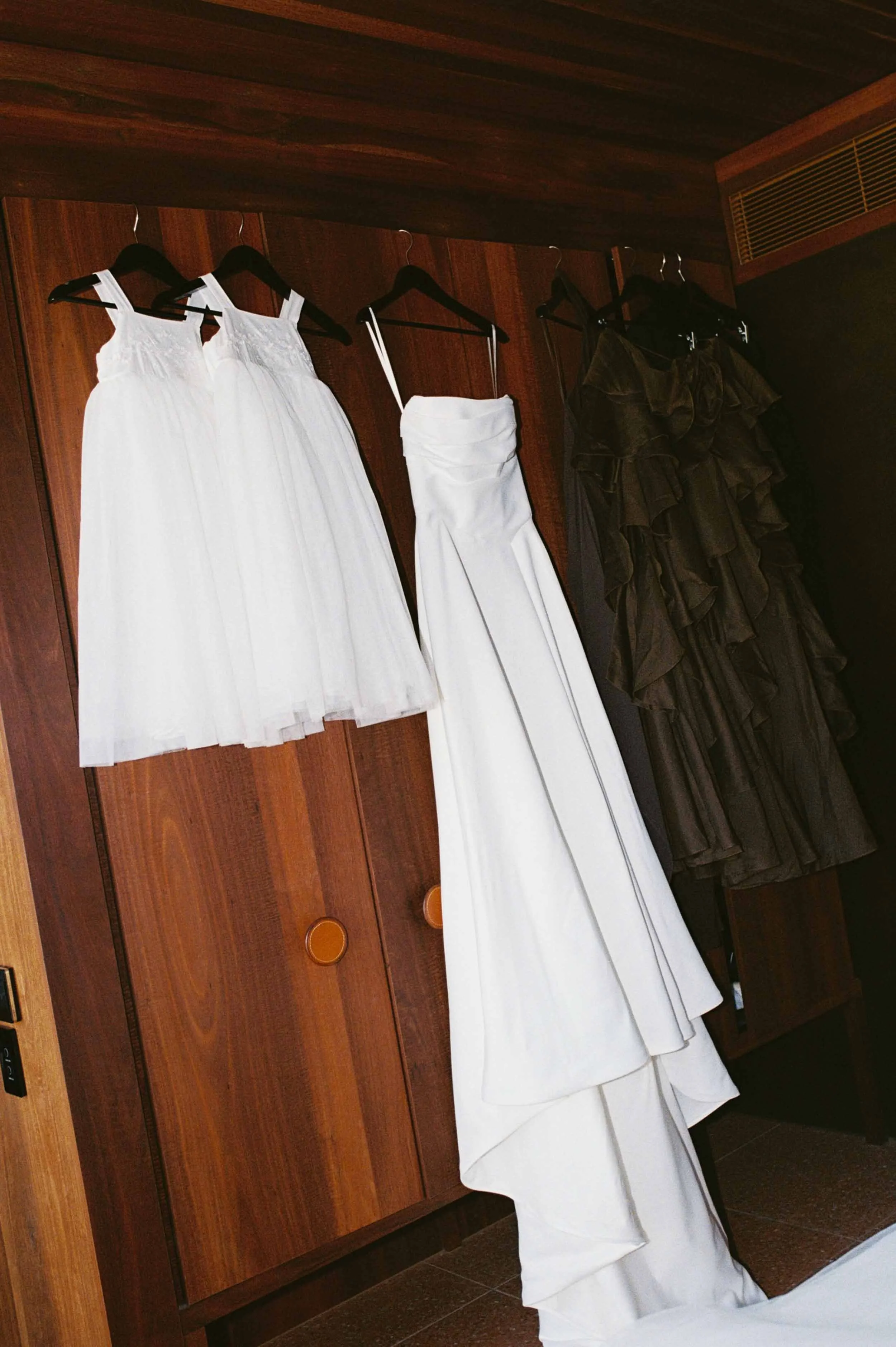 hyde-melbourne-place-wedding-prep-bride-009.jpg