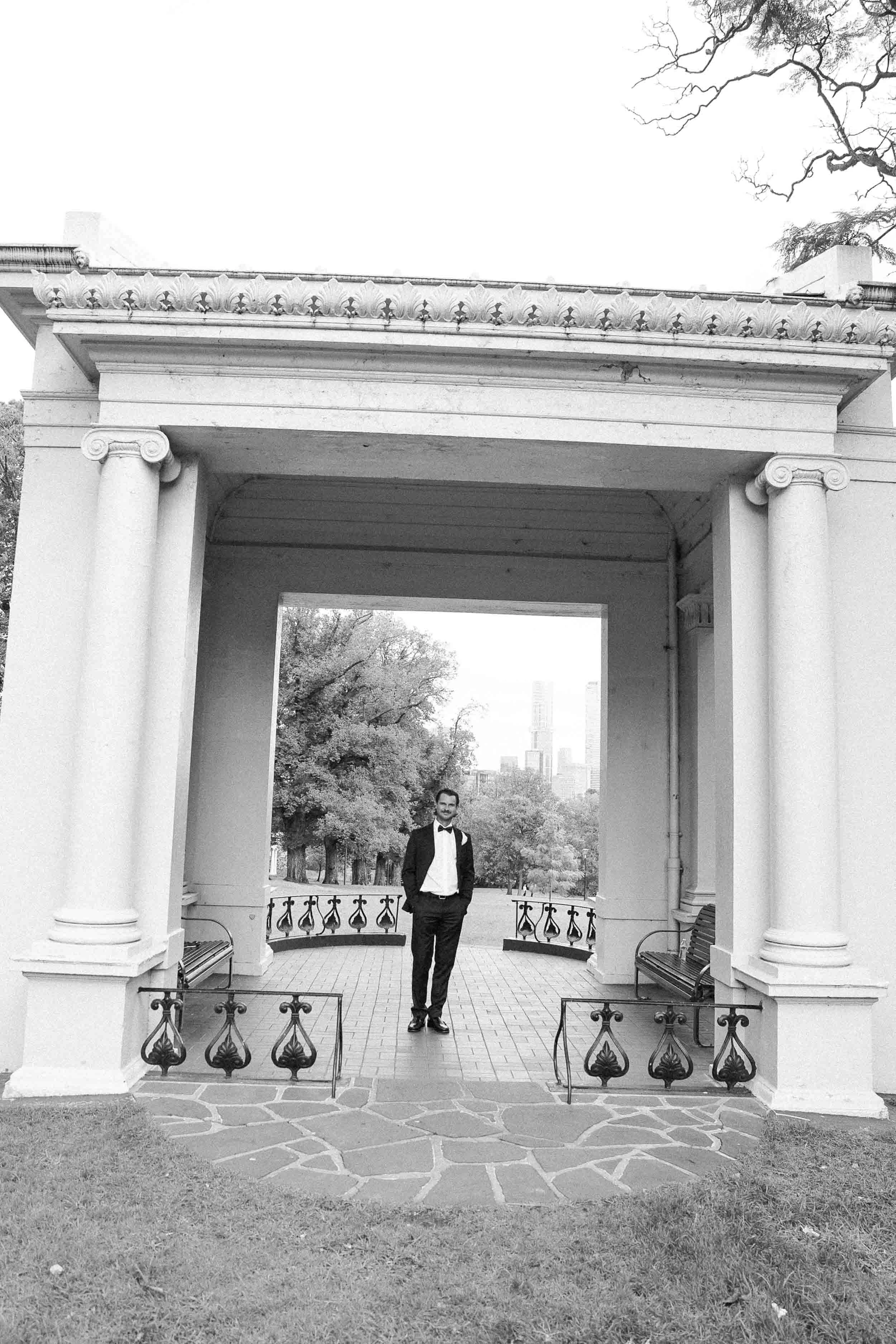 fitzroy-gardens-wedding-first-look-003.jpg