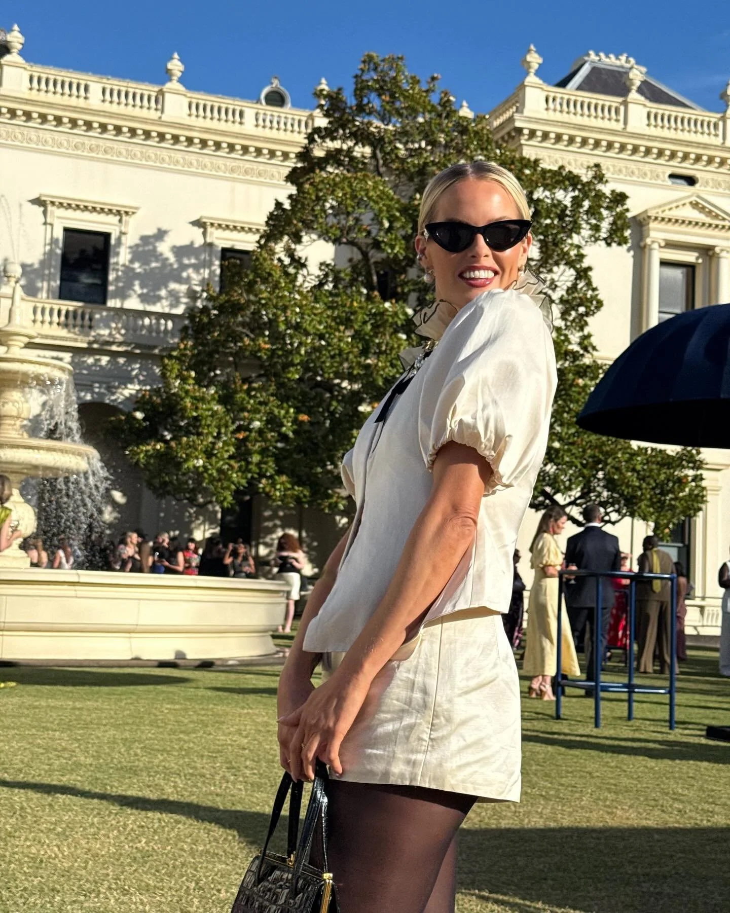 Aaaand&hellip;. Look back. @luciannetonti nailing the &lsquo;non millennial&rsquo; photography.